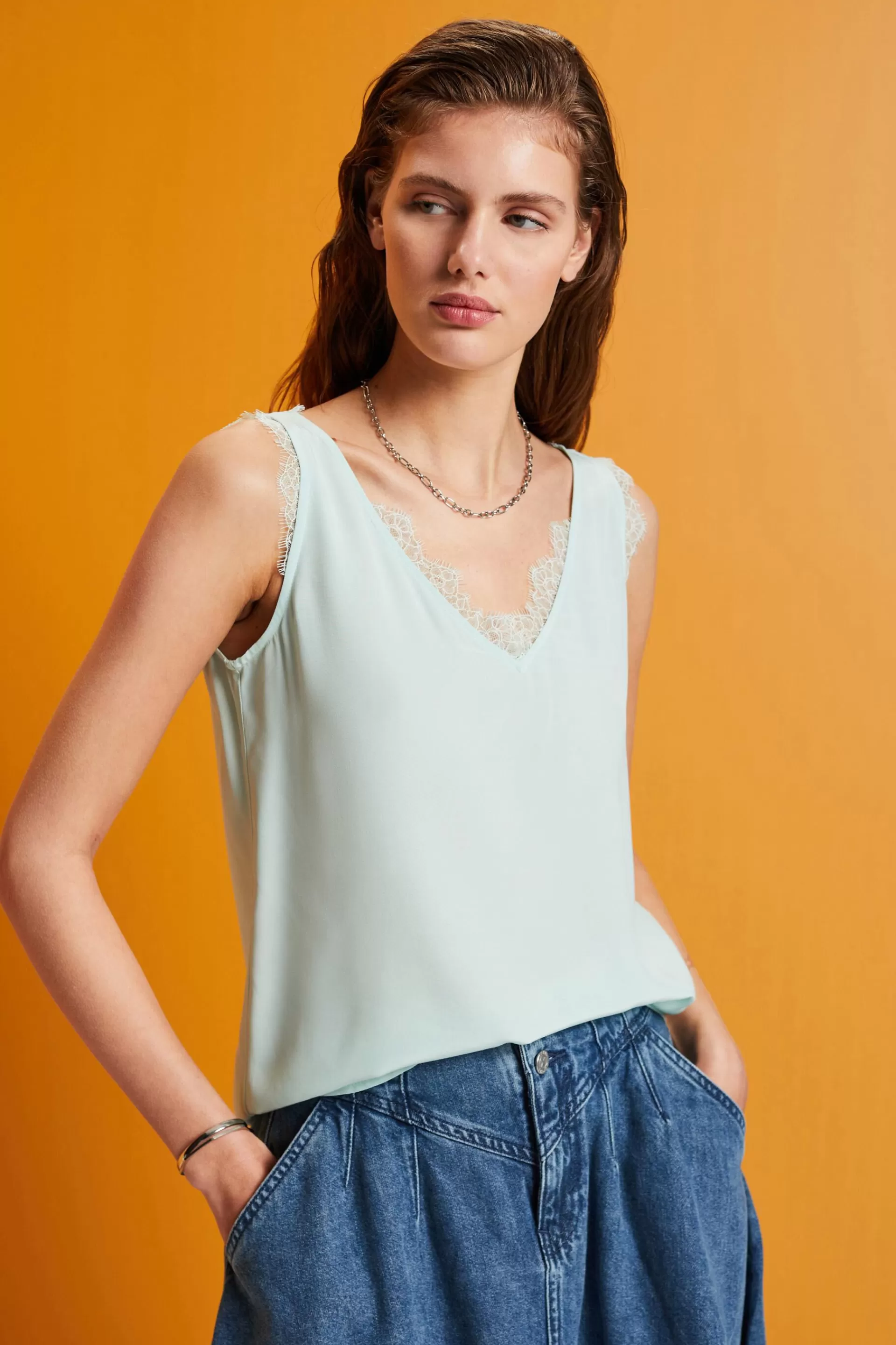 Ärmellose Bluse mit Spitzenbesatz-ESPRIT Outlet