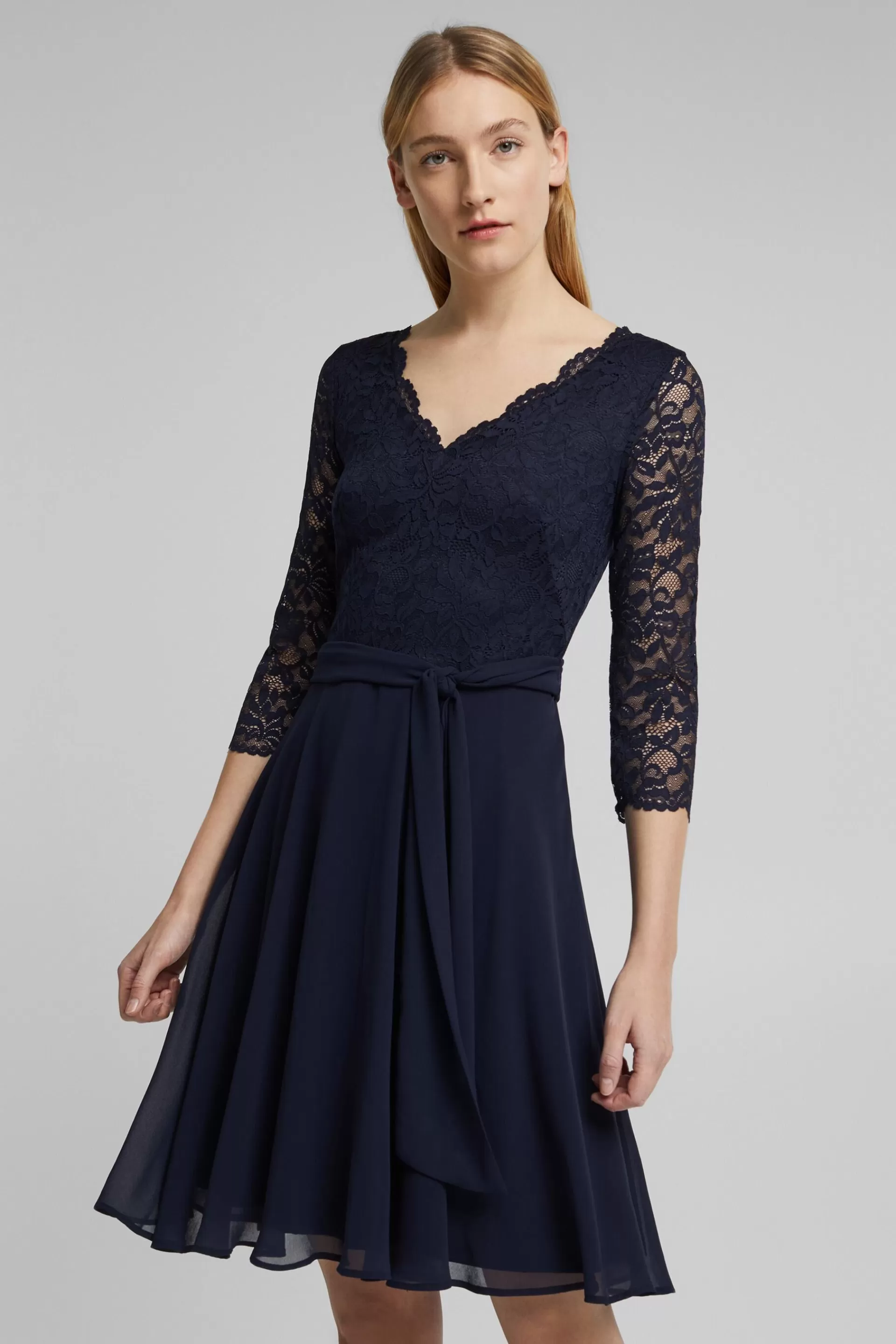 Aus Recycling-Material: Chiffon-Midikleid mit Spitze-ESPRIT Cheap