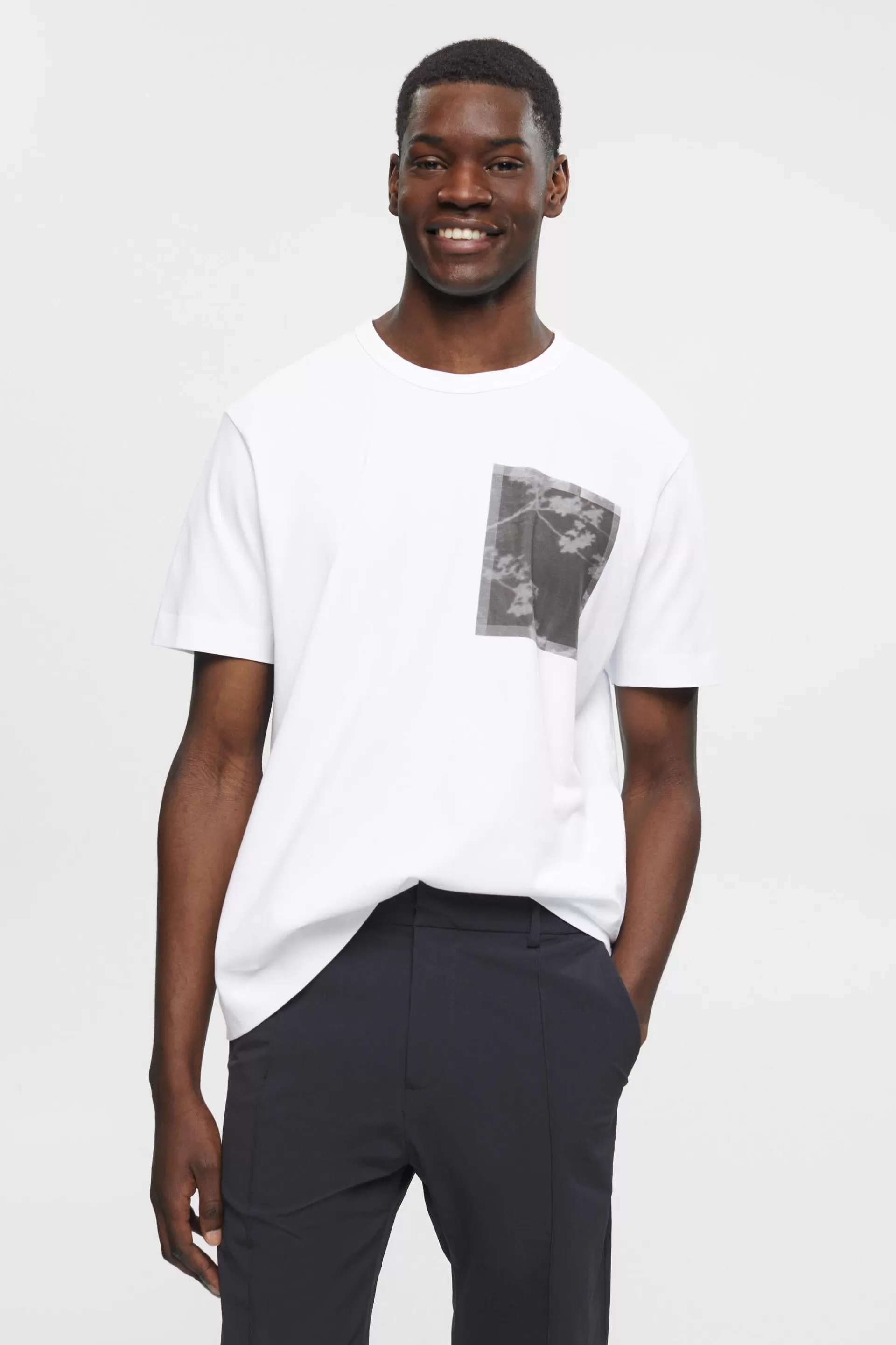 Baumwoll-T-Shirt mit Print auf der Brust-ESPRIT Shop