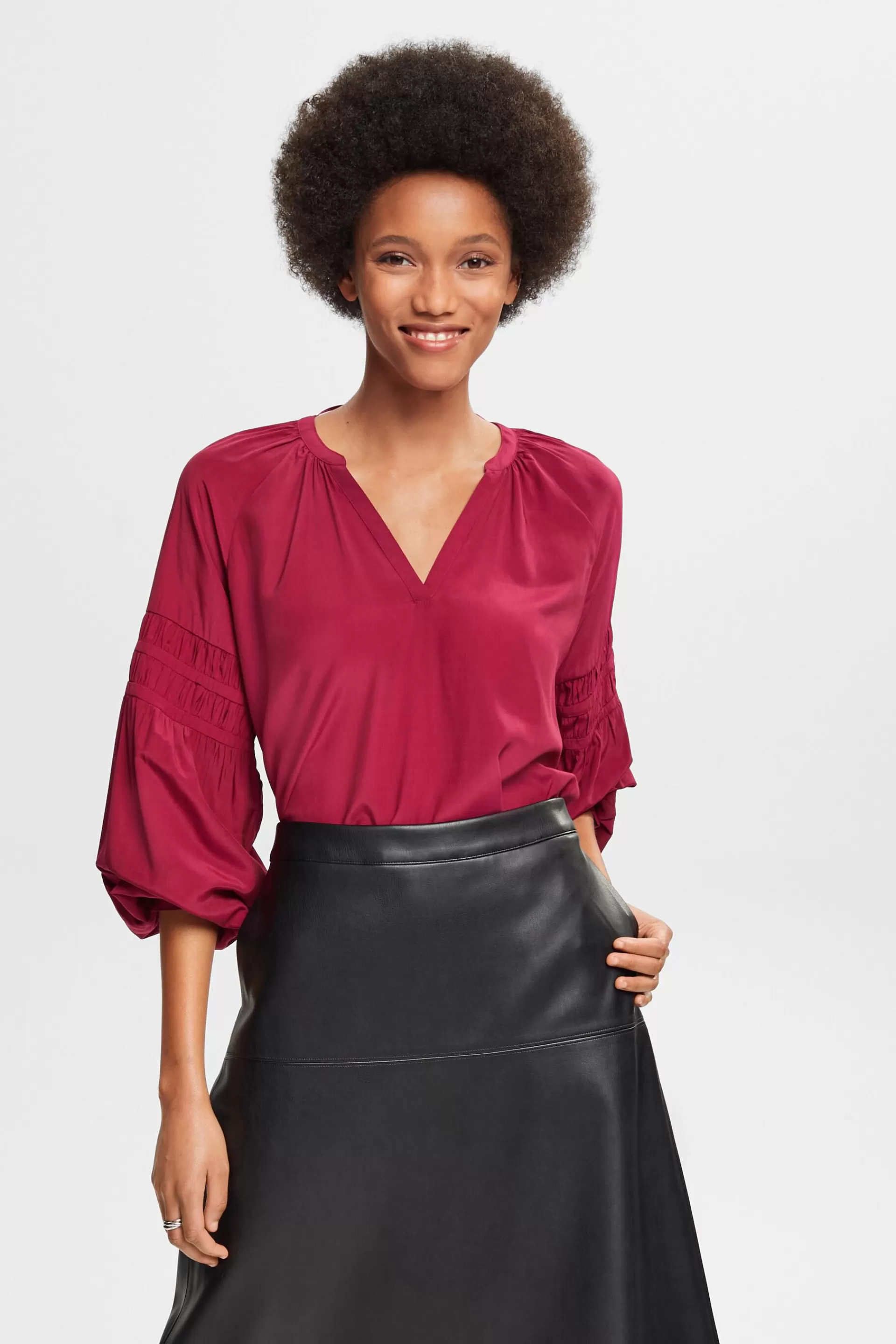 Bluse mit Smok-Details, LENZING™ ECOVERO™-ESPRIT Hot