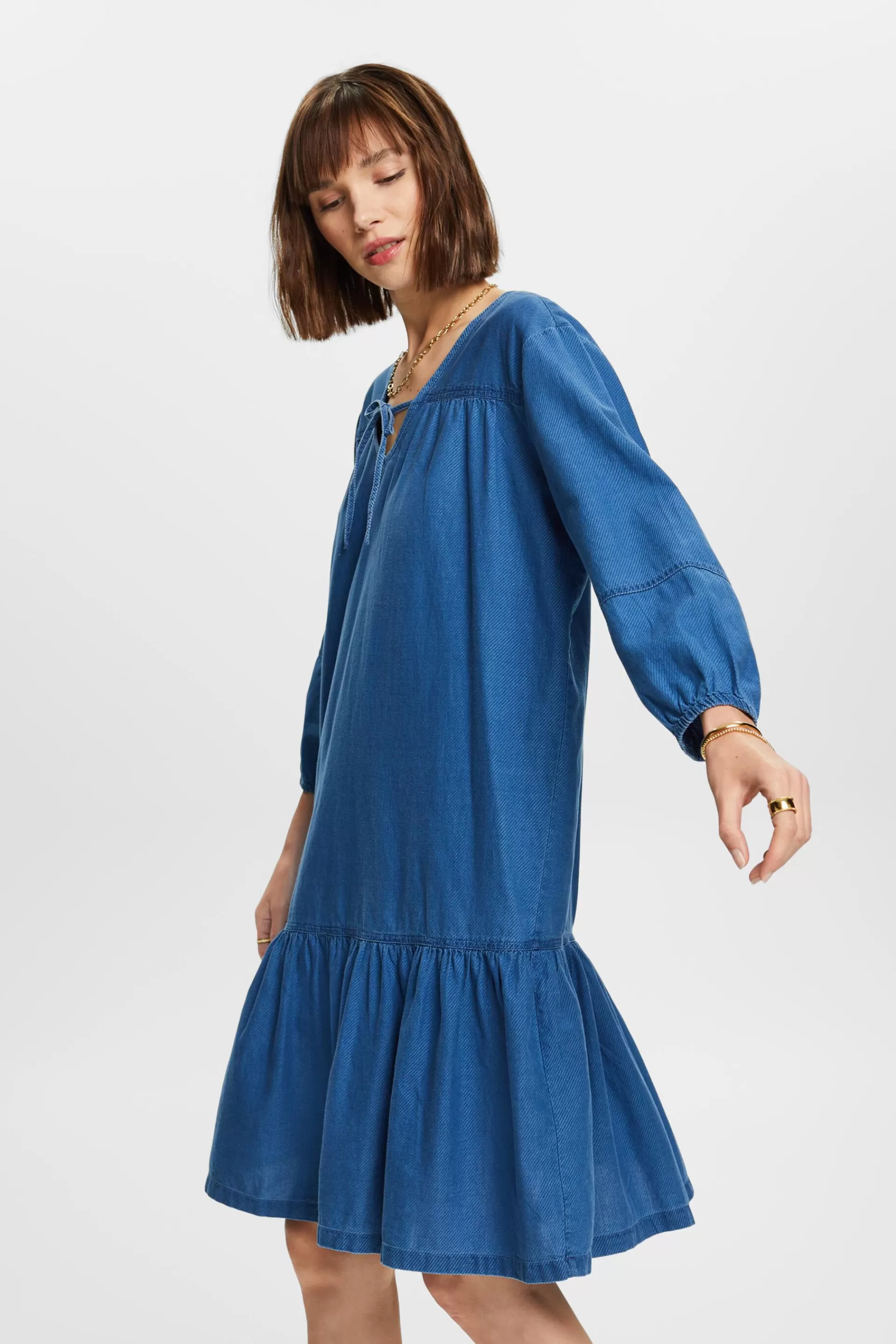Chambray-Kleid mit Rüschen- und Binde-Details-ESPRIT Hot