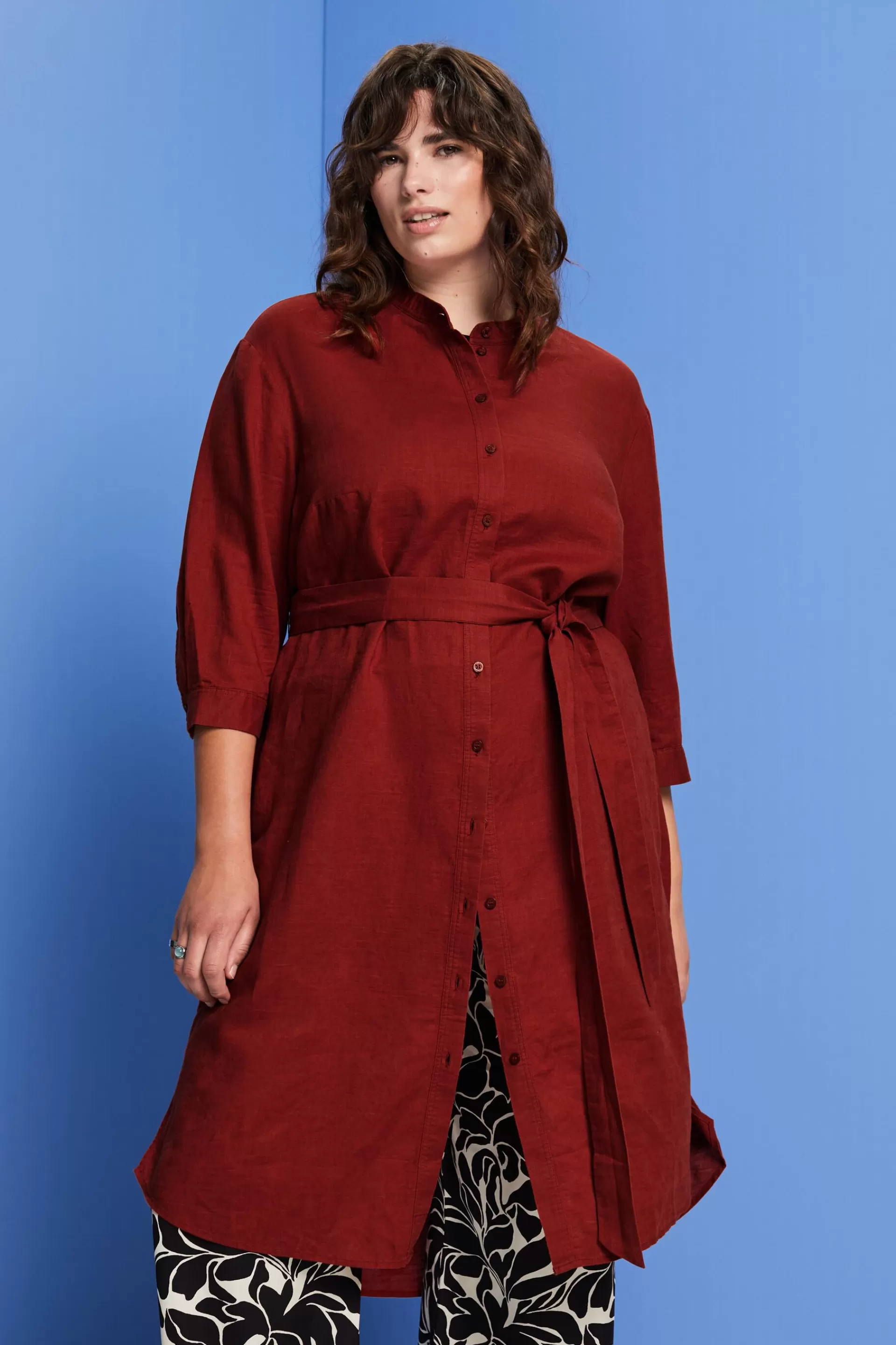 CURVY Hemdblusenkleid mit Gürtel, Baumwolle-Leinen-Mix-ESPRIT Hot
