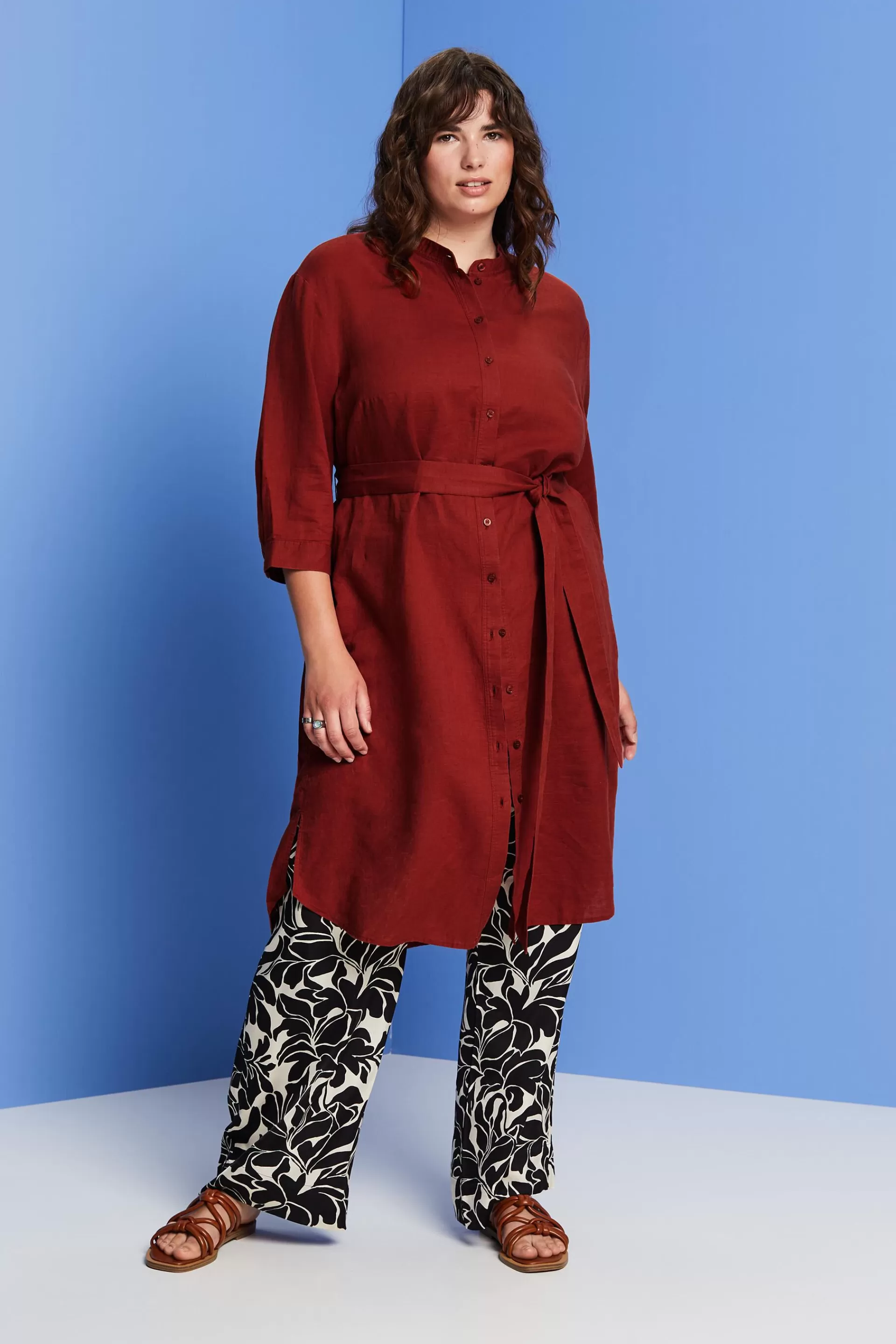 CURVY Hemdblusenkleid mit Gürtel, Baumwolle-Leinen-Mix-ESPRIT Hot