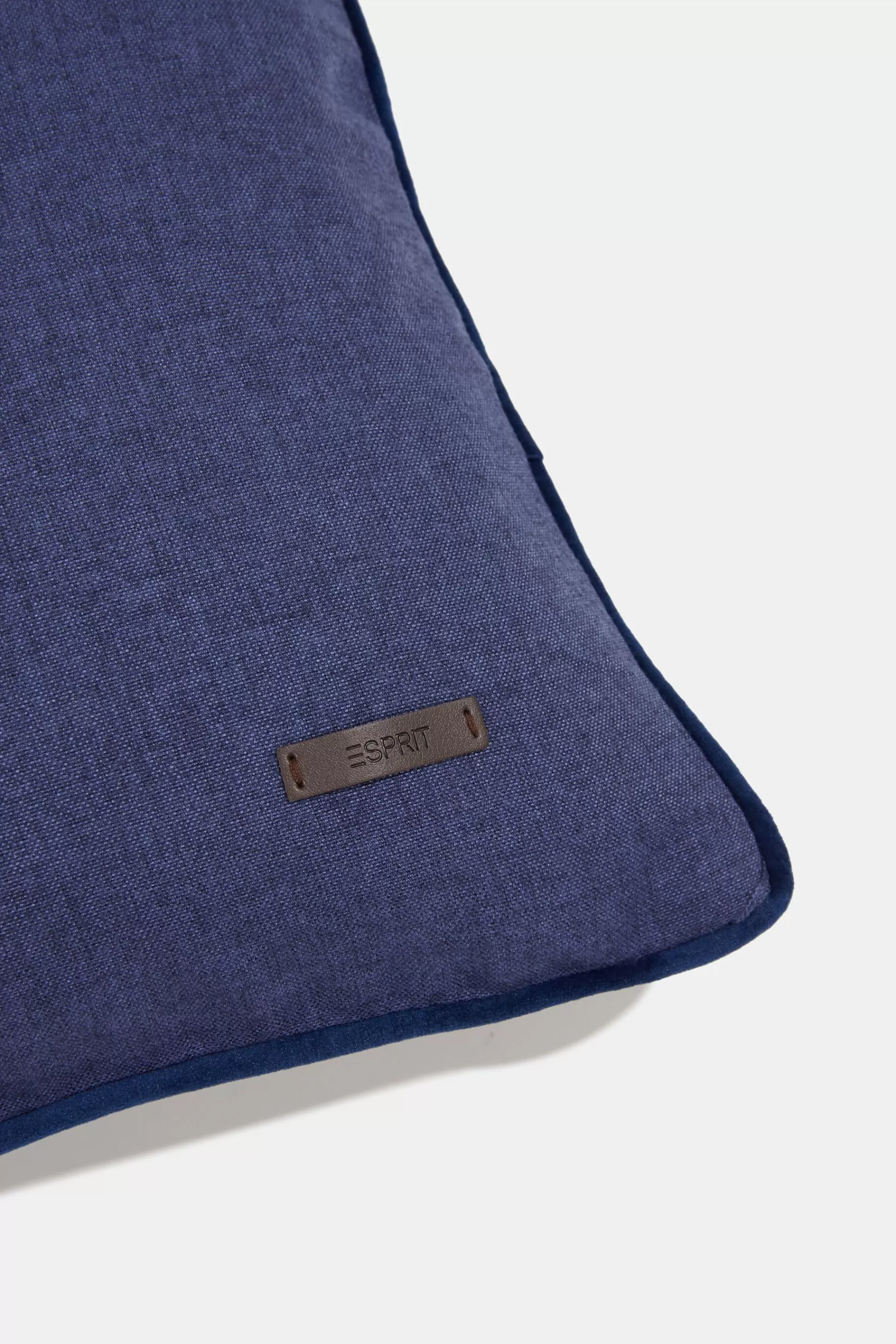 Dekorative Kissenhülle mit Samt-Paspelierung-ESPRIT Sale