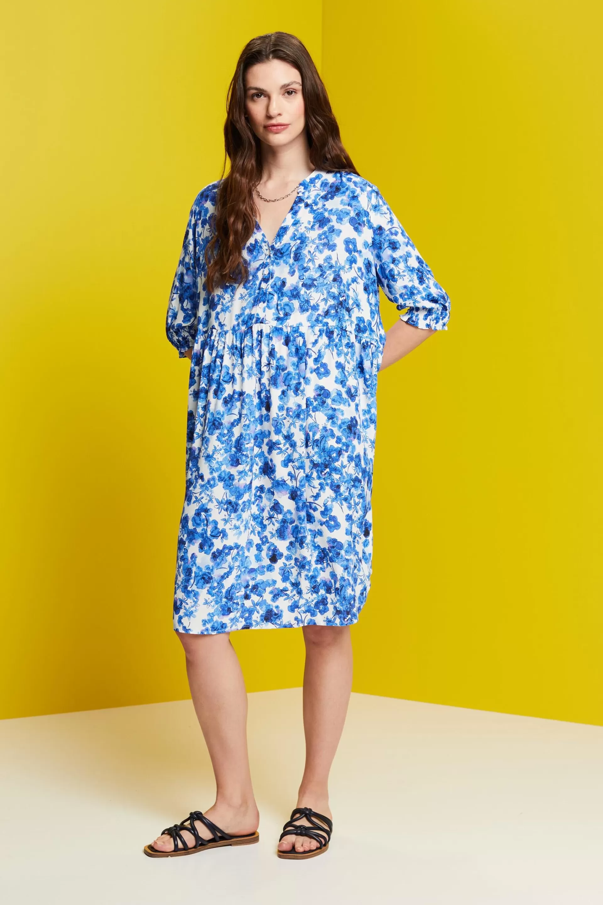 Duftiges Kleid mit Allover-Muster-ESPRIT New