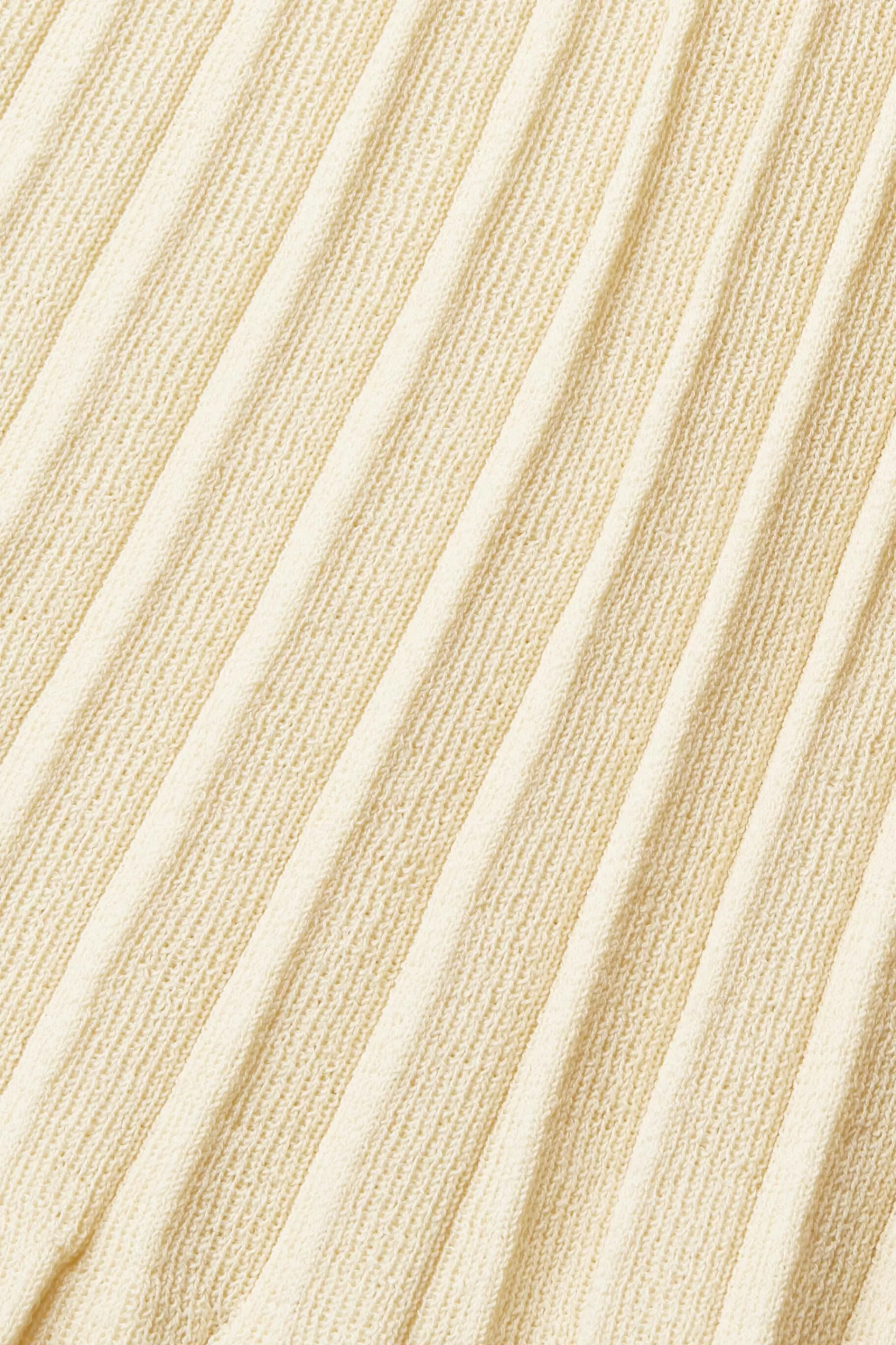 Eng anliegendes und ausgestelltes Plisseekleid-ESPRIT Online