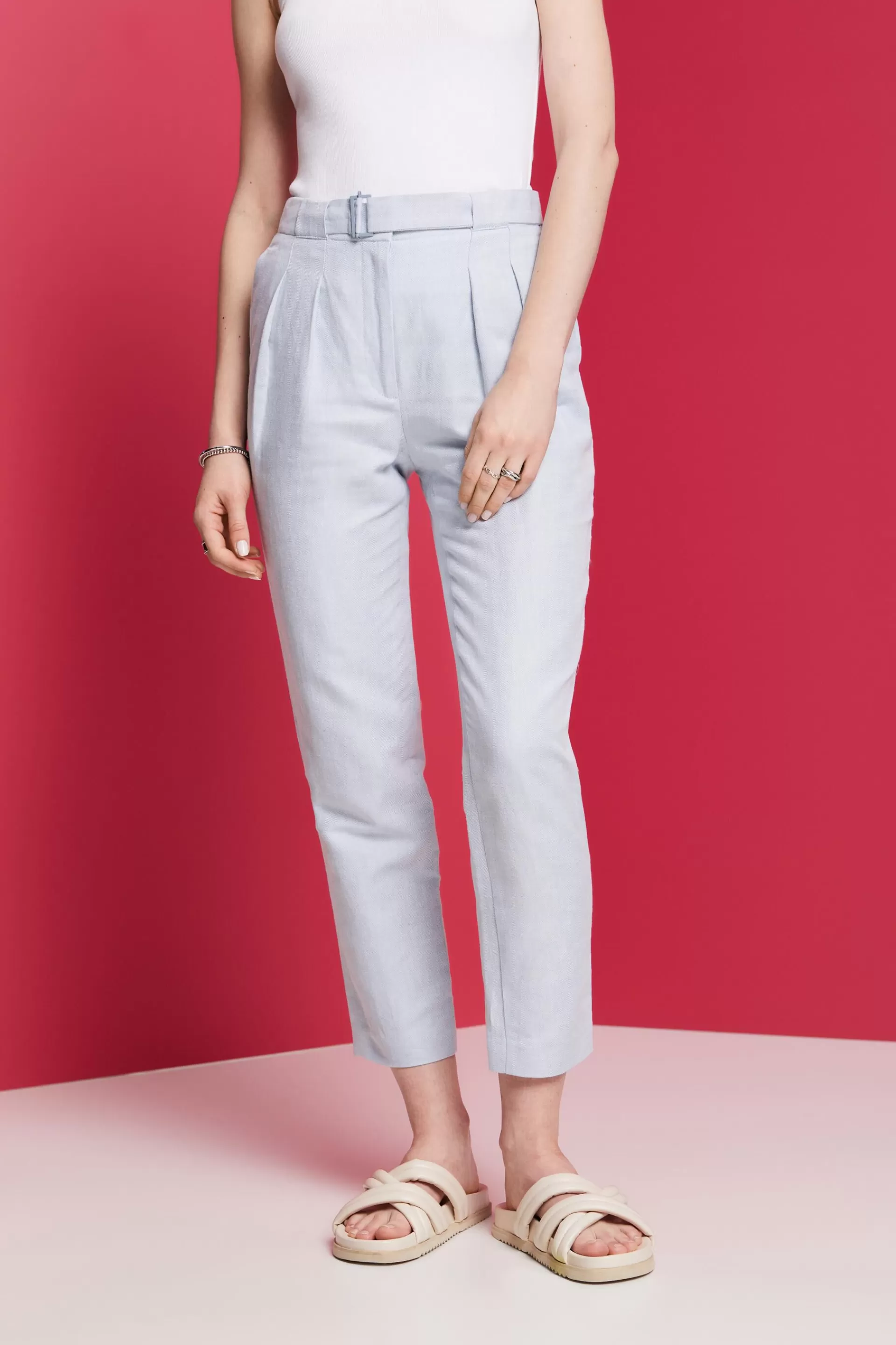 Gecroppte Chinohose mit fixiertem Gürtel, Leinen-Mix-ESPRIT Outlet