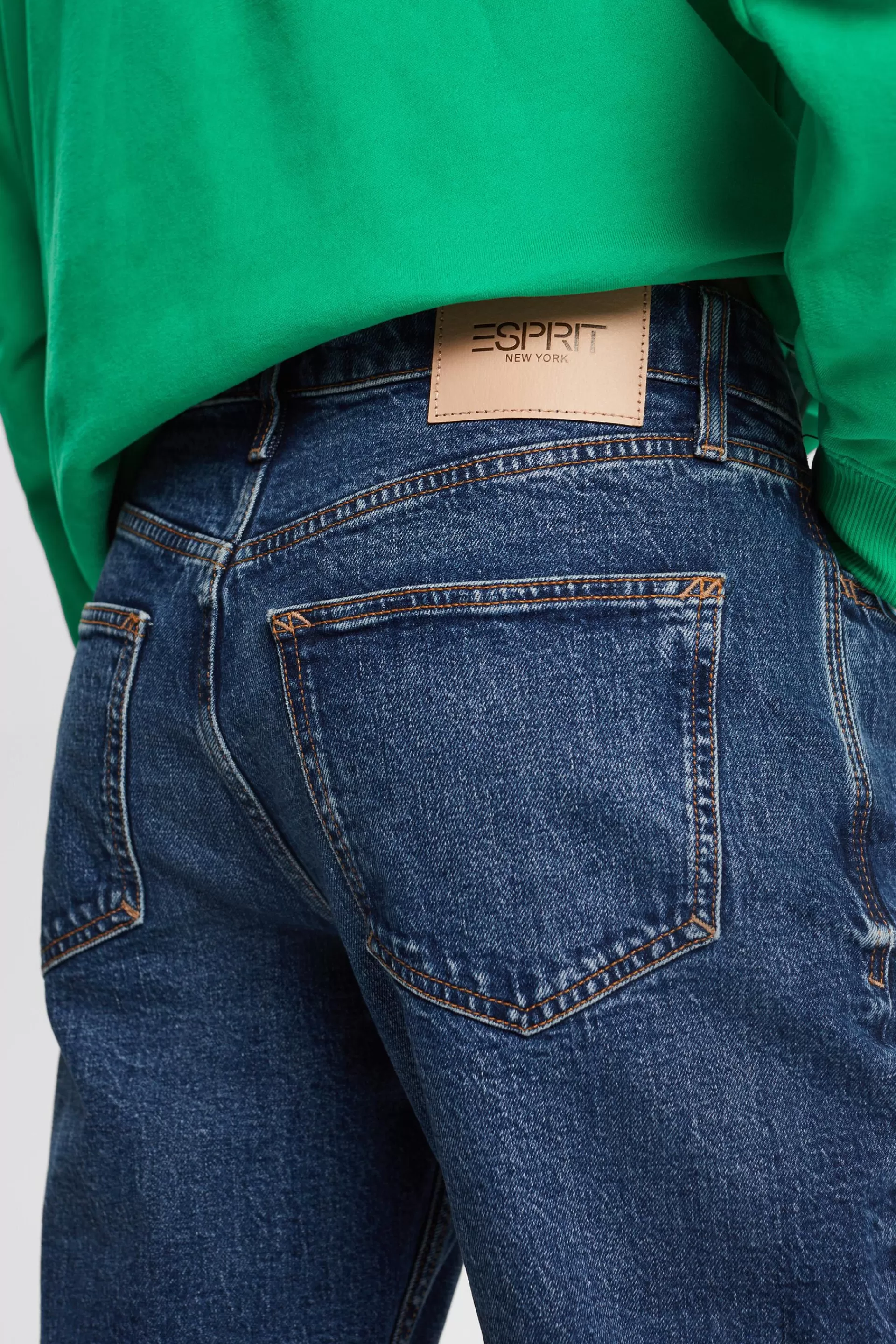 Gerade, konische Jeans mit mittelhohem Bund-ESPRIT Fashion