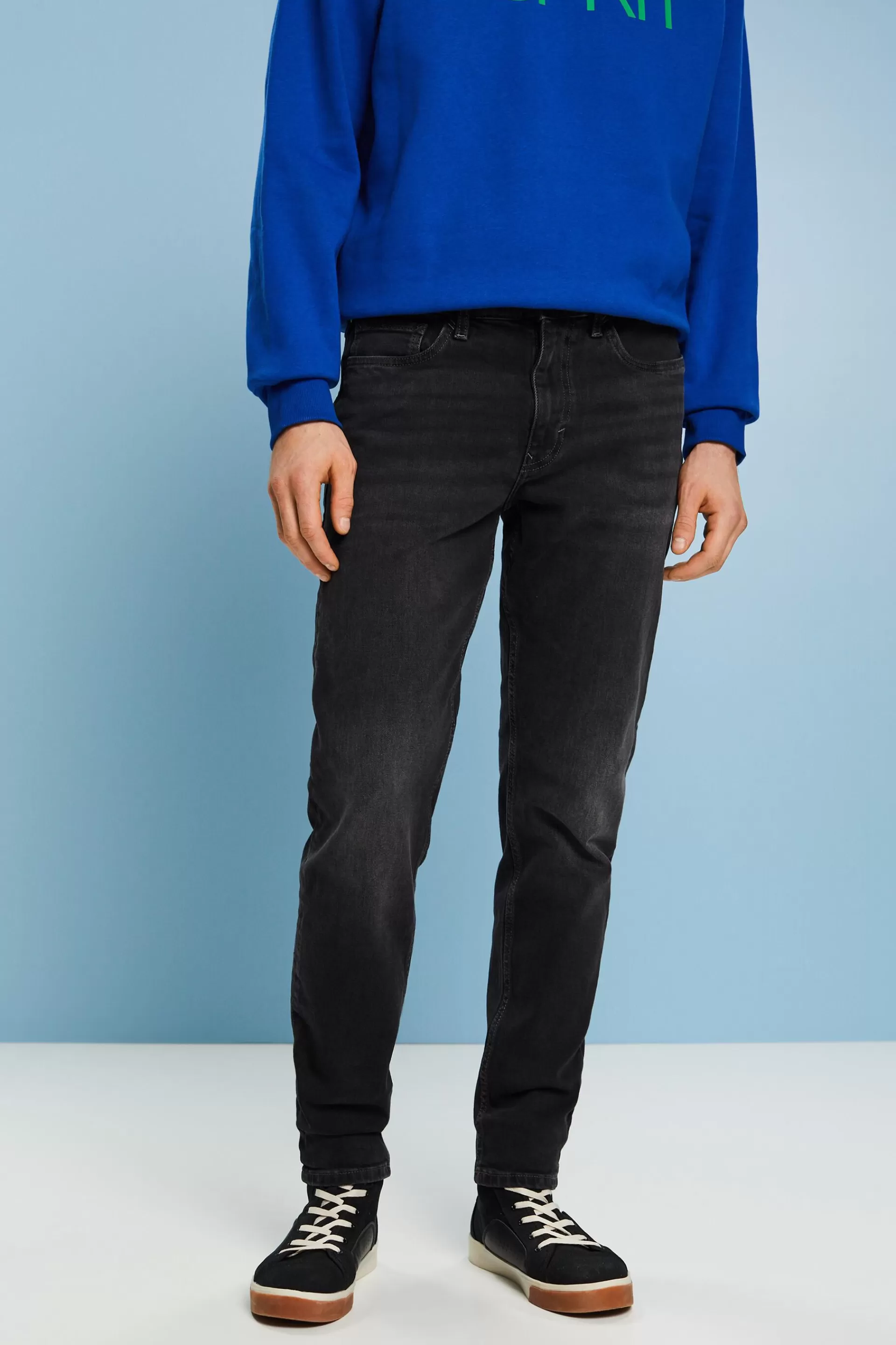 Gerade, konische Jeans mit mittelhohem Bund-ESPRIT Sale