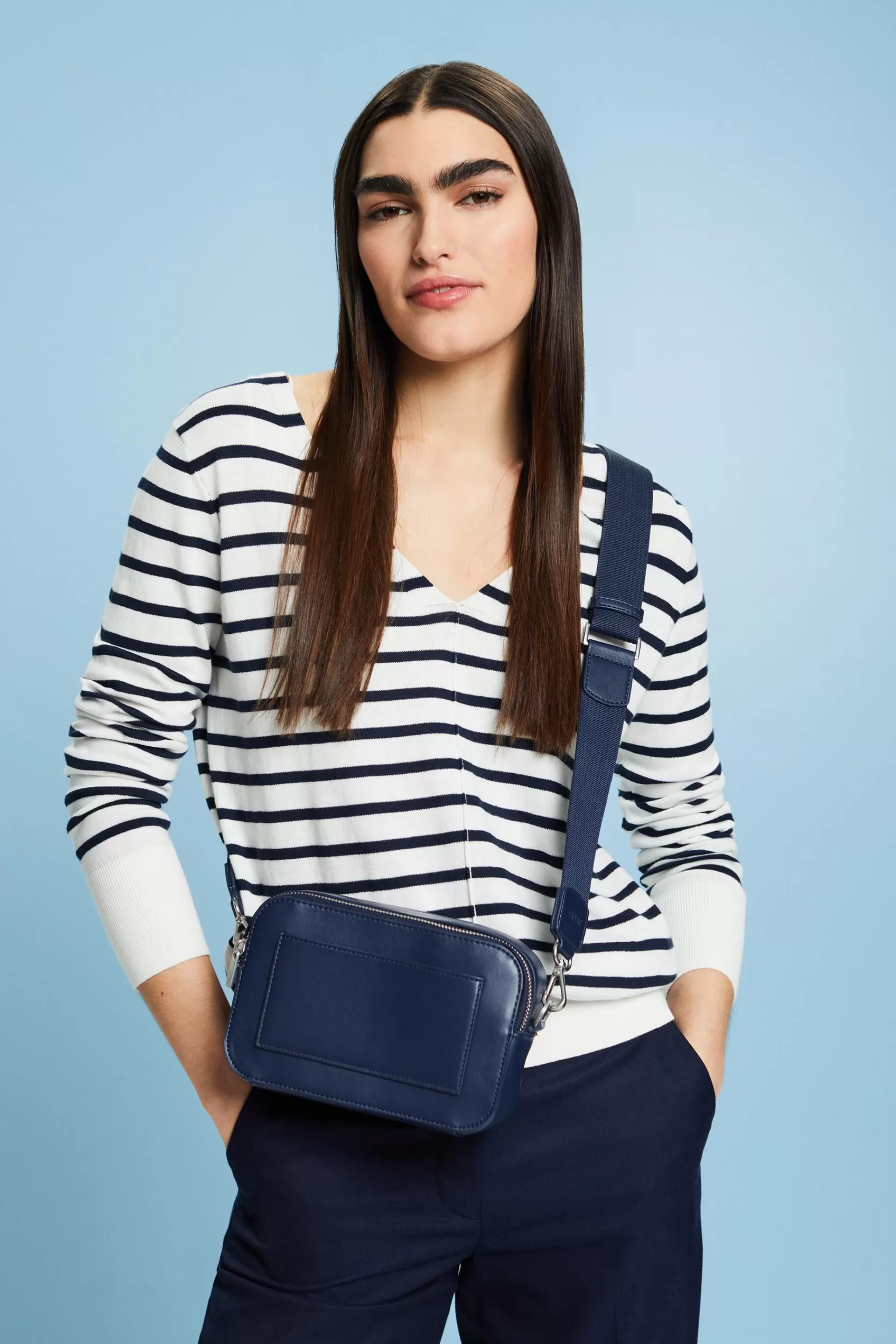 Gestreifter Baumwoll-Pullover mit V-Ausschnitt-ESPRIT Fashion