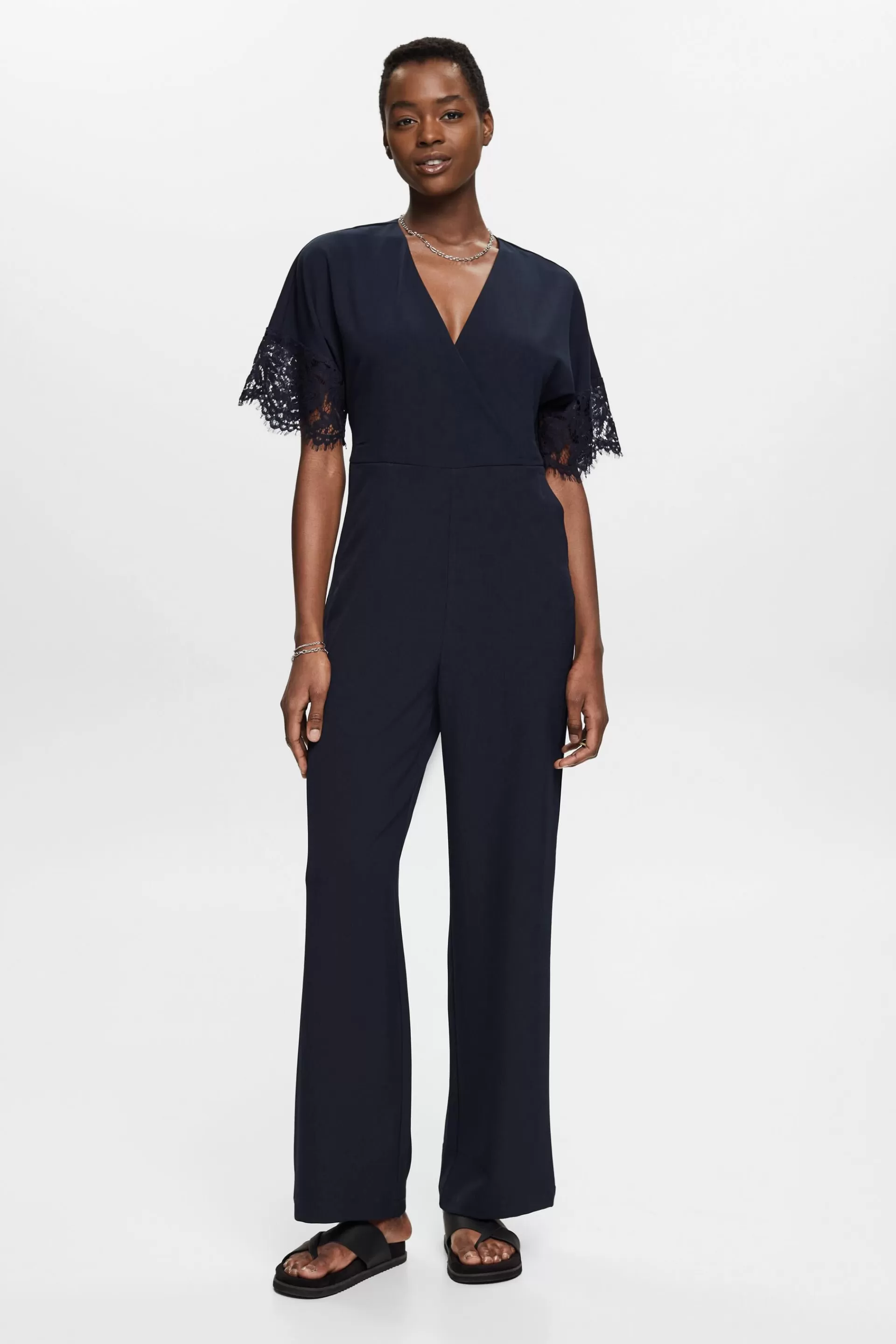 Jumpsuit mit weitem Bein und Spitzenärmeln-ESPRIT Online
