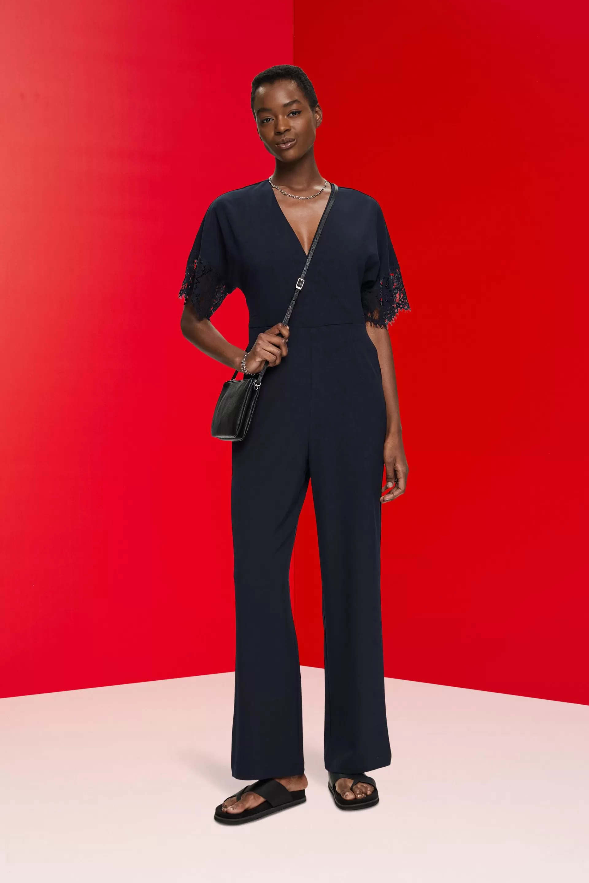 Jumpsuit mit weitem Bein und Spitzenärmeln-ESPRIT Online