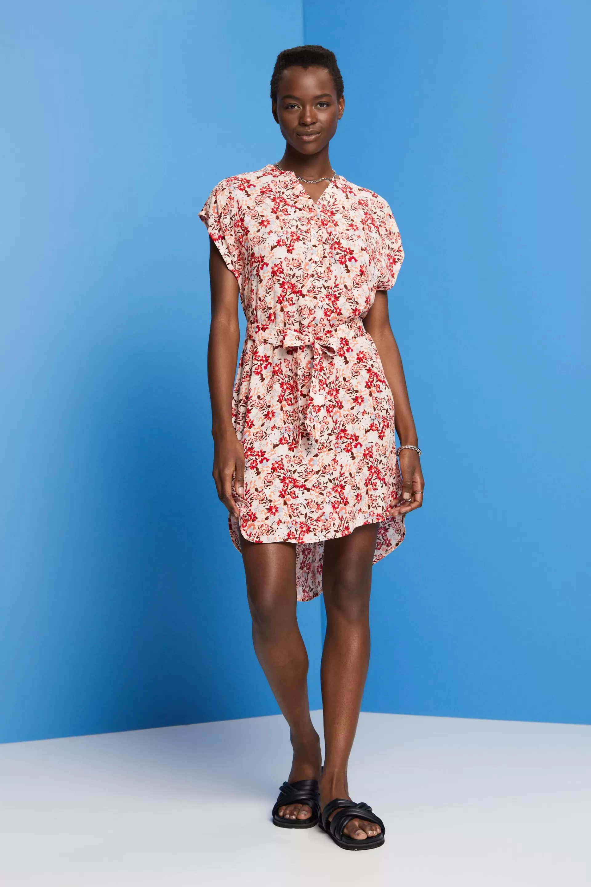 Kleid mit Gürtel und Crêpe-Effekt-ESPRIT Fashion