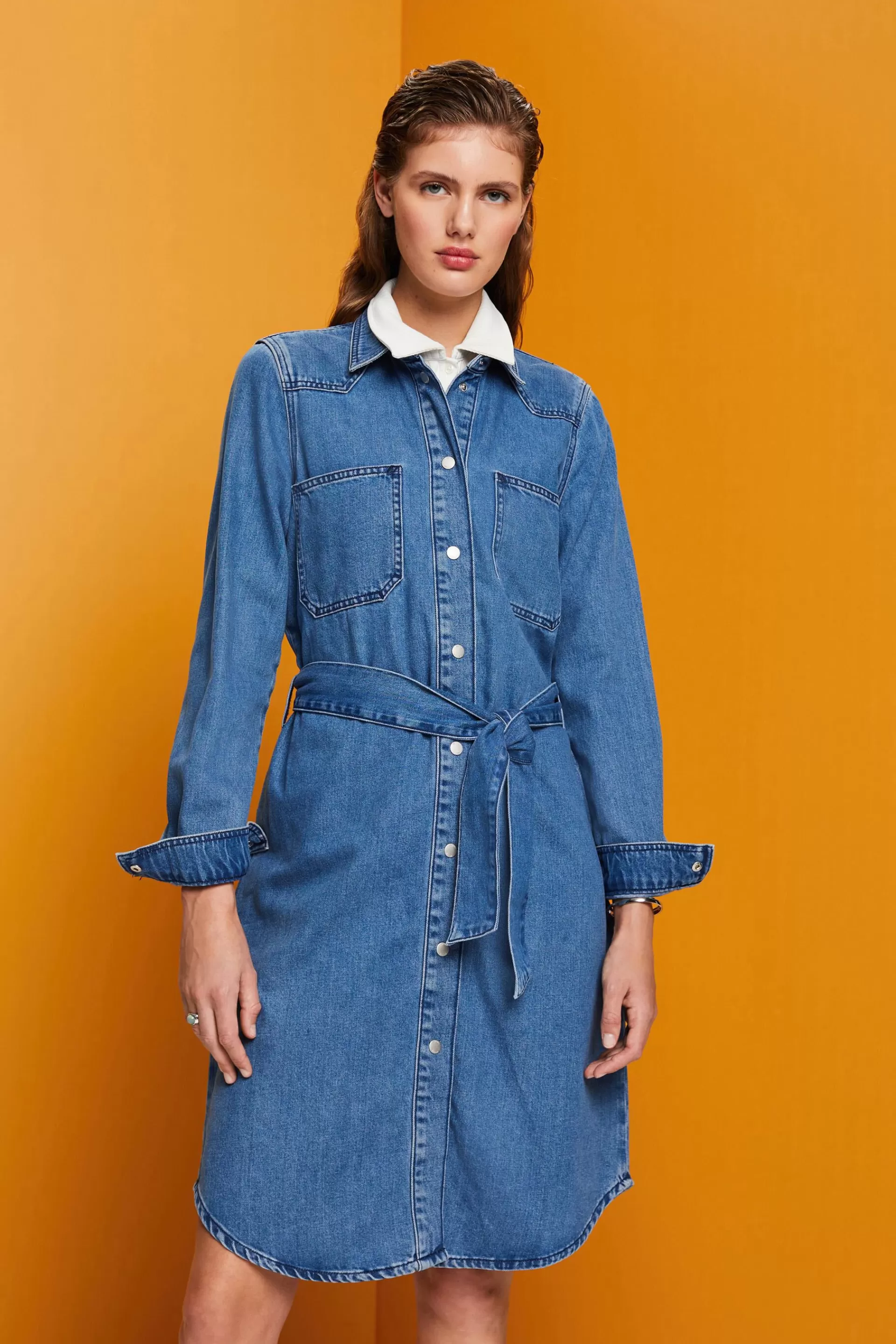 Kurzes Jeanskleid mit Bindegürtel-ESPRIT Online