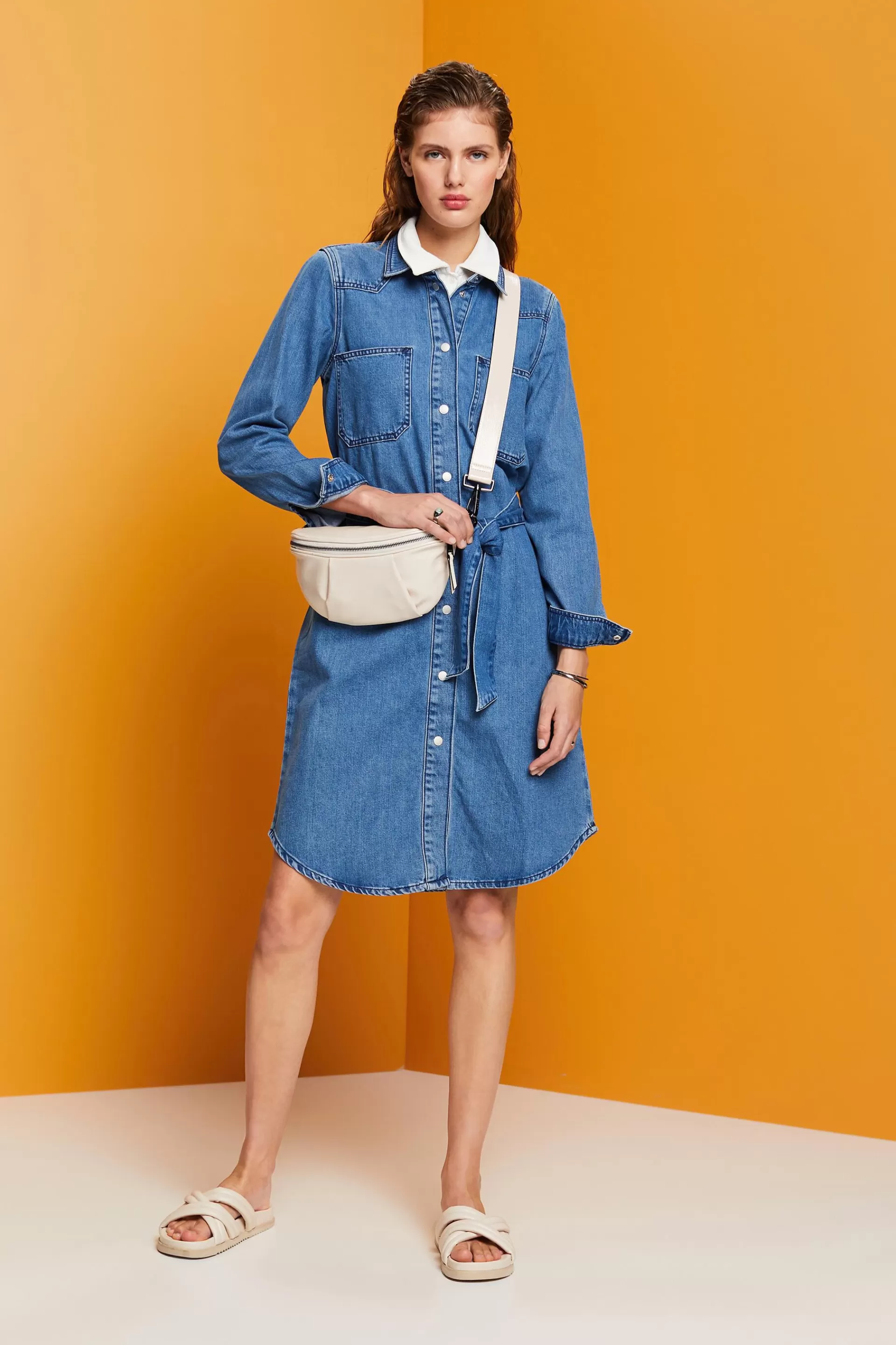 Kurzes Jeanskleid mit Bindegürtel-ESPRIT Online
