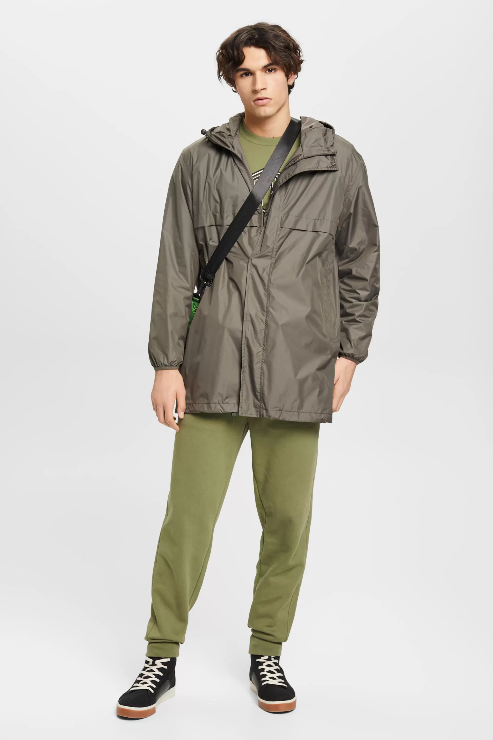Leichte Regenjacke mit Kapuze-ESPRIT Store