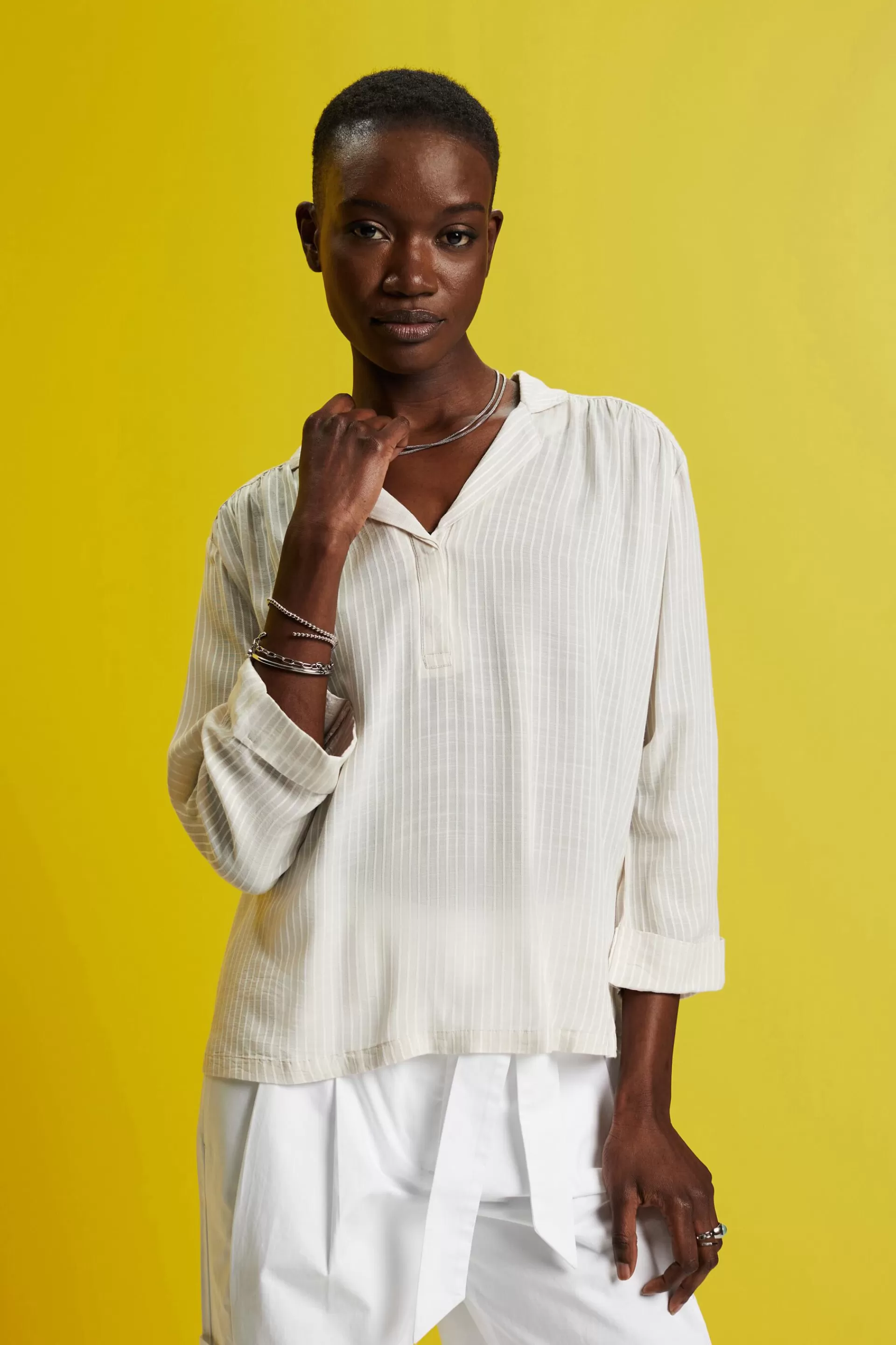 Locker geschnittene Bluse, LENZING™ ECOVERO™-ESPRIT Outlet