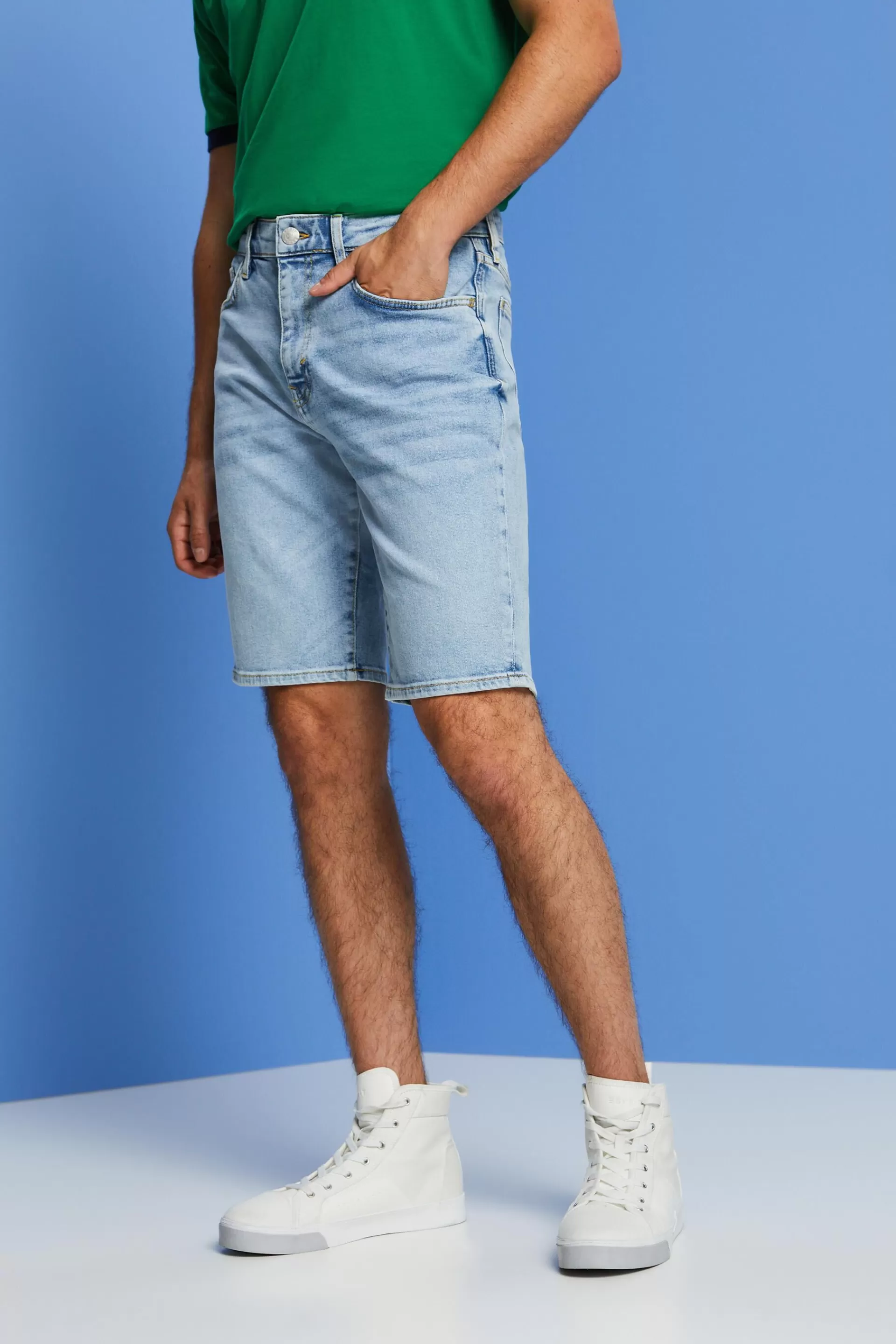 Lockere Jeansshorts in schmaler Passform-ESPRIT Hot