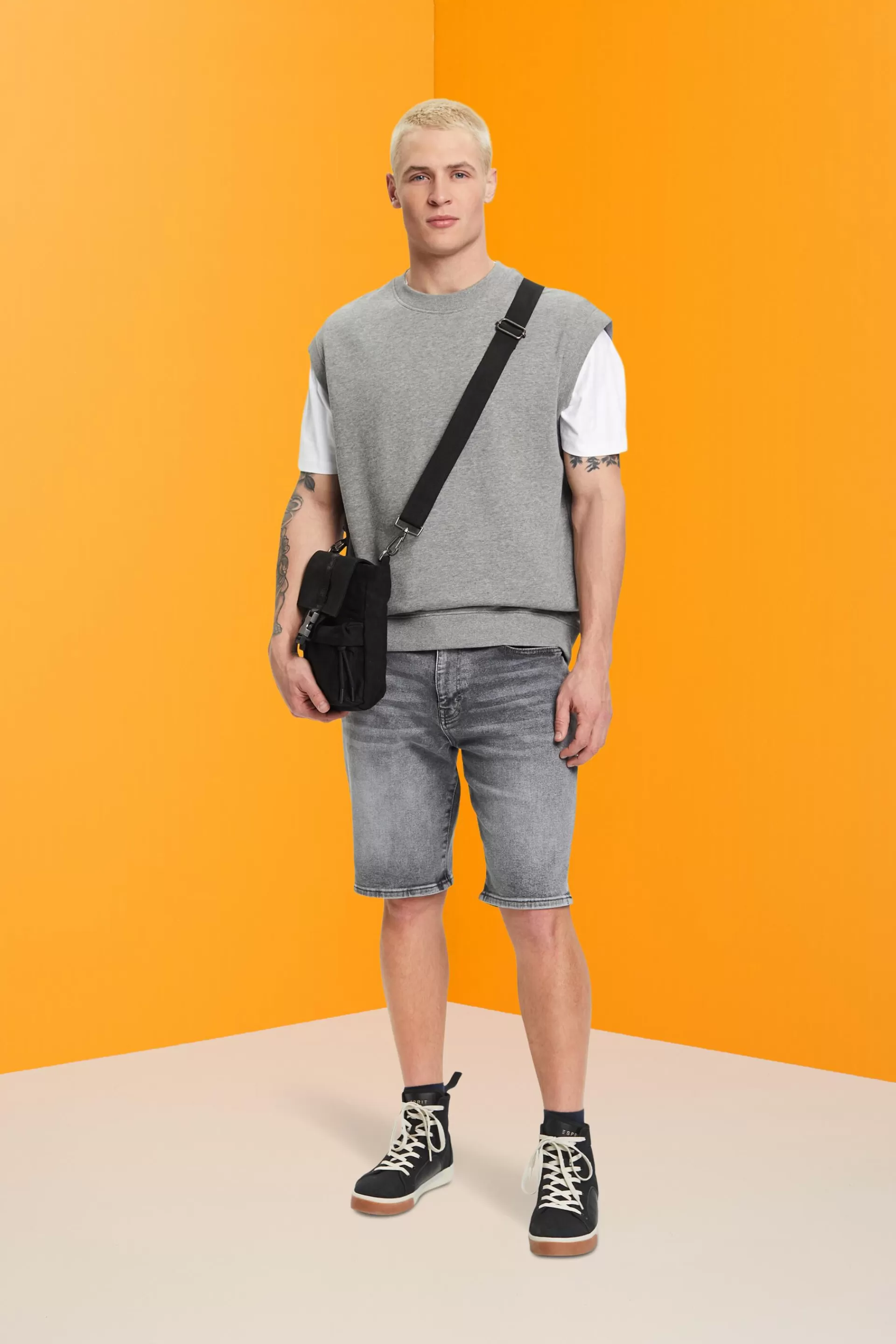 Lockere Jeansshorts in schmaler Passform-ESPRIT Shop
