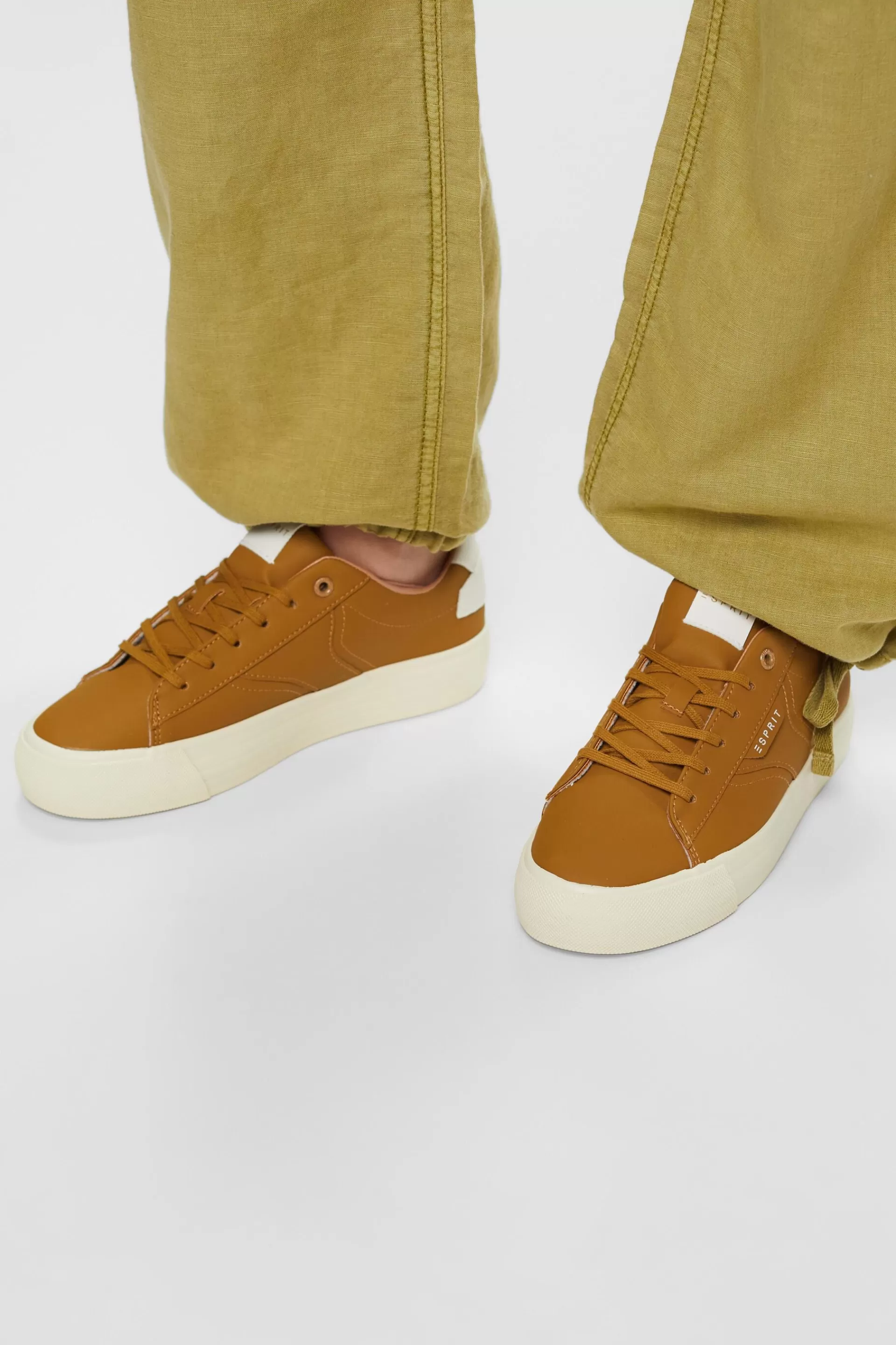 Plateau-Sneakers aus veganem Leder-ESPRIT New