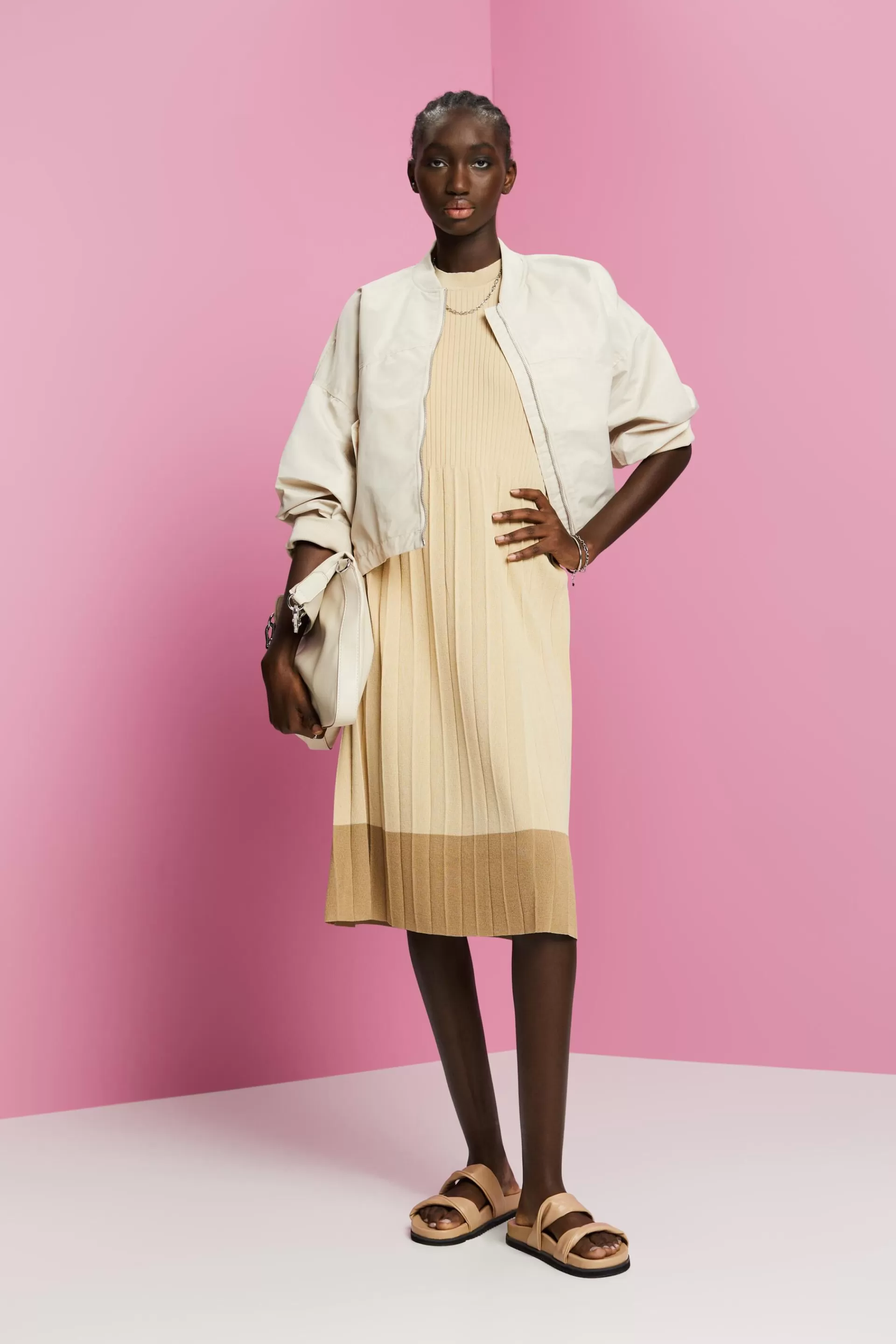 Plissiertes, ärmelloses Maxikleid mit Rundhals-ESPRIT Flash Sale