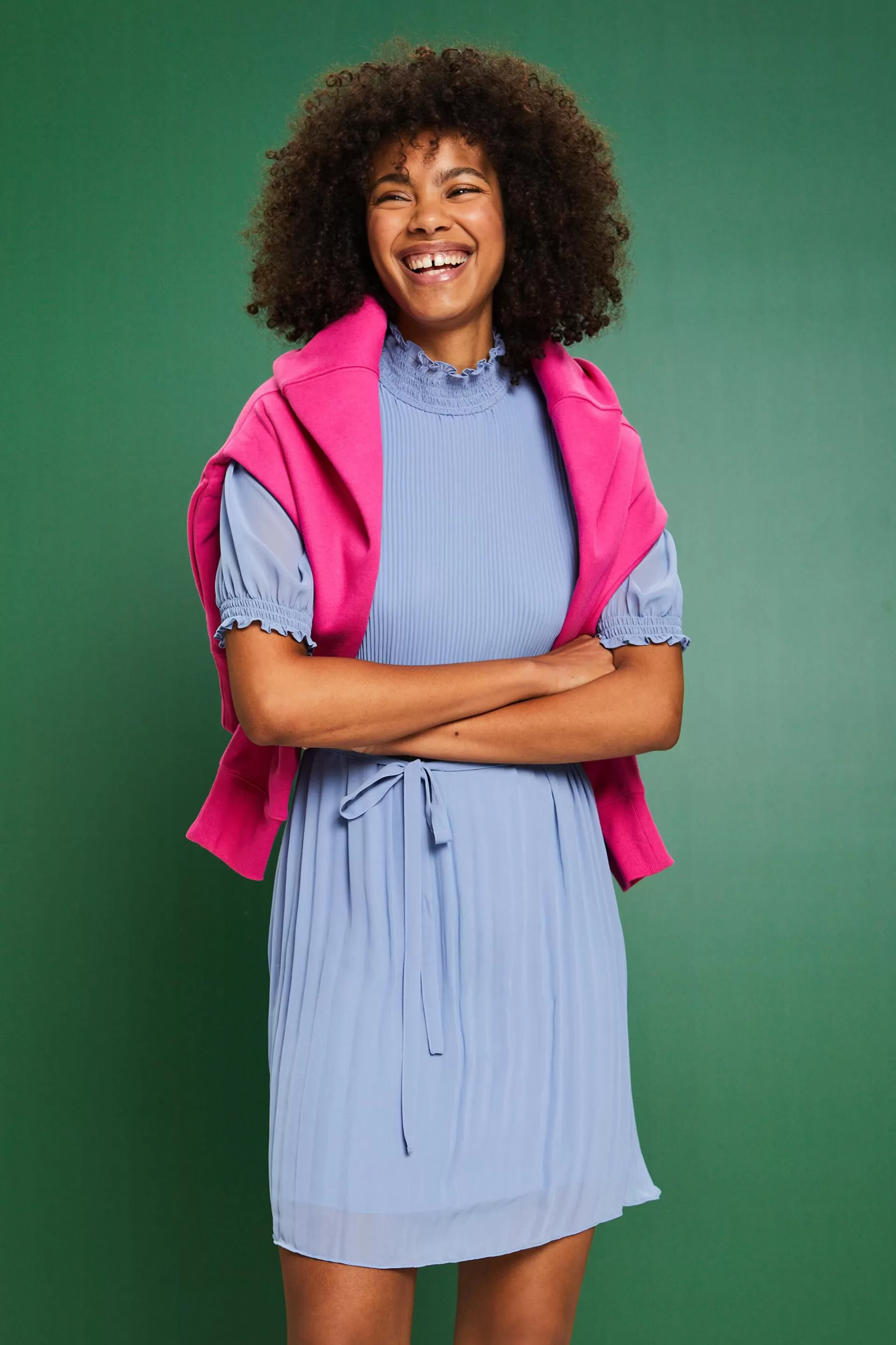 Plissiertes Chiffon-Minikleid mit Stehkragen-ESPRIT Best