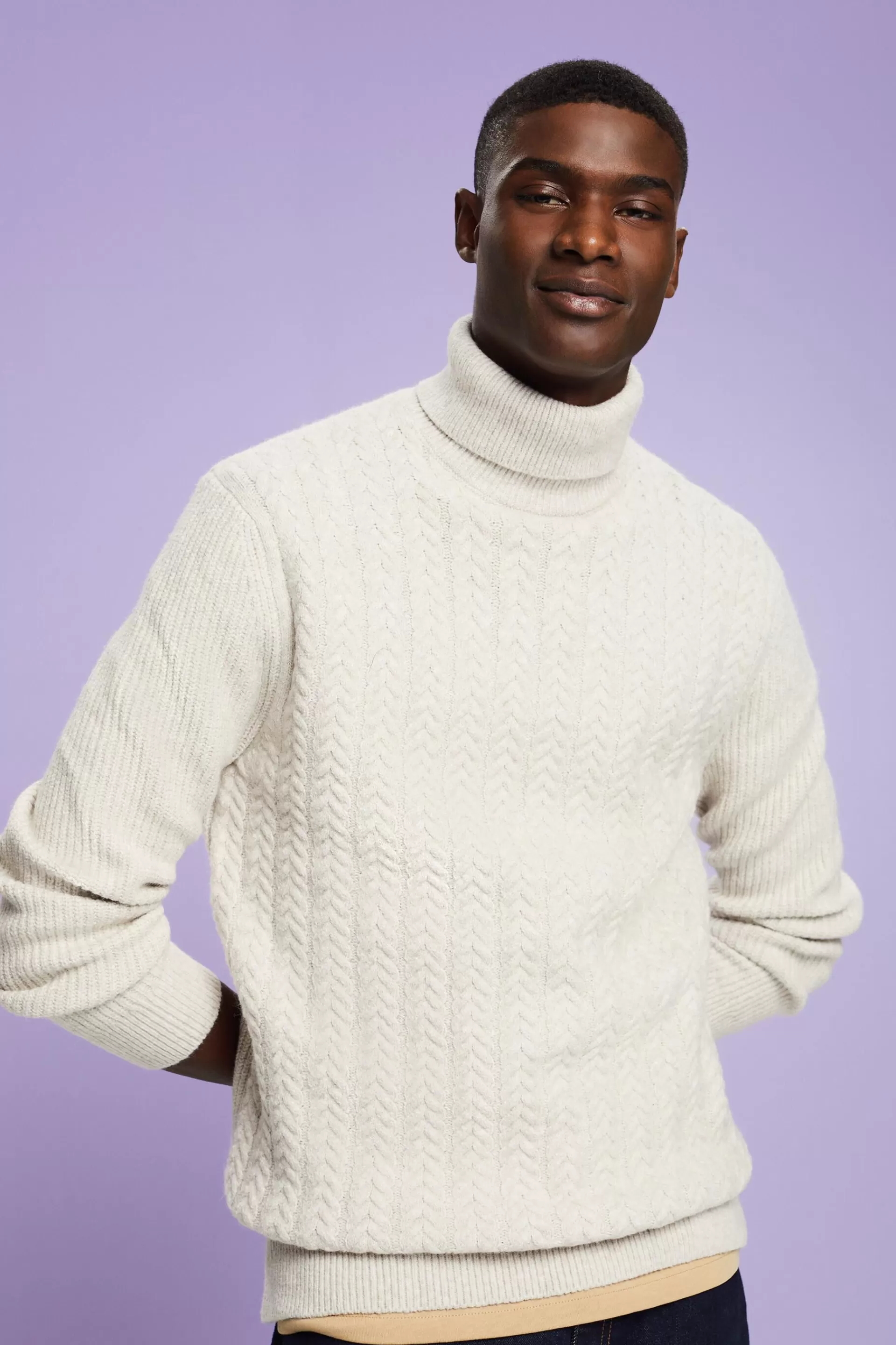 Rollkragenpullover im Zopfstrick-Design-ESPRIT Online