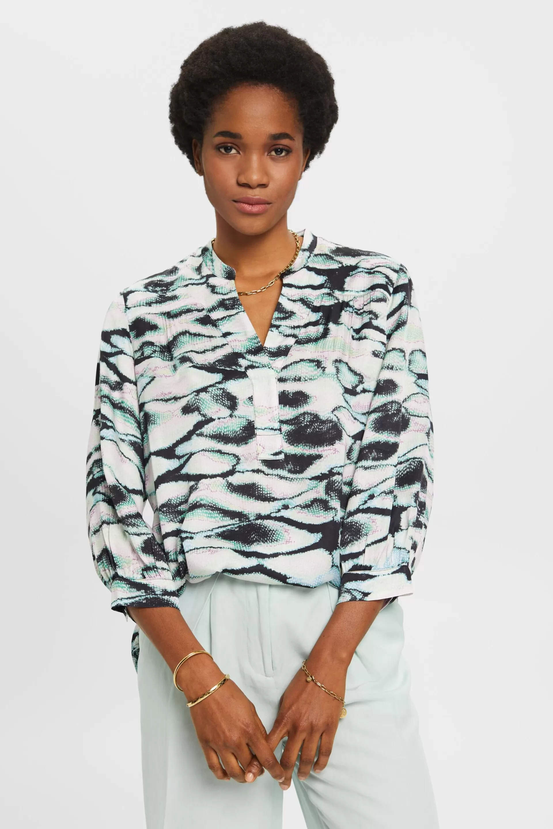 Satinbluse mit V-Ausschnitt und Allover-Muster-ESPRIT Shop