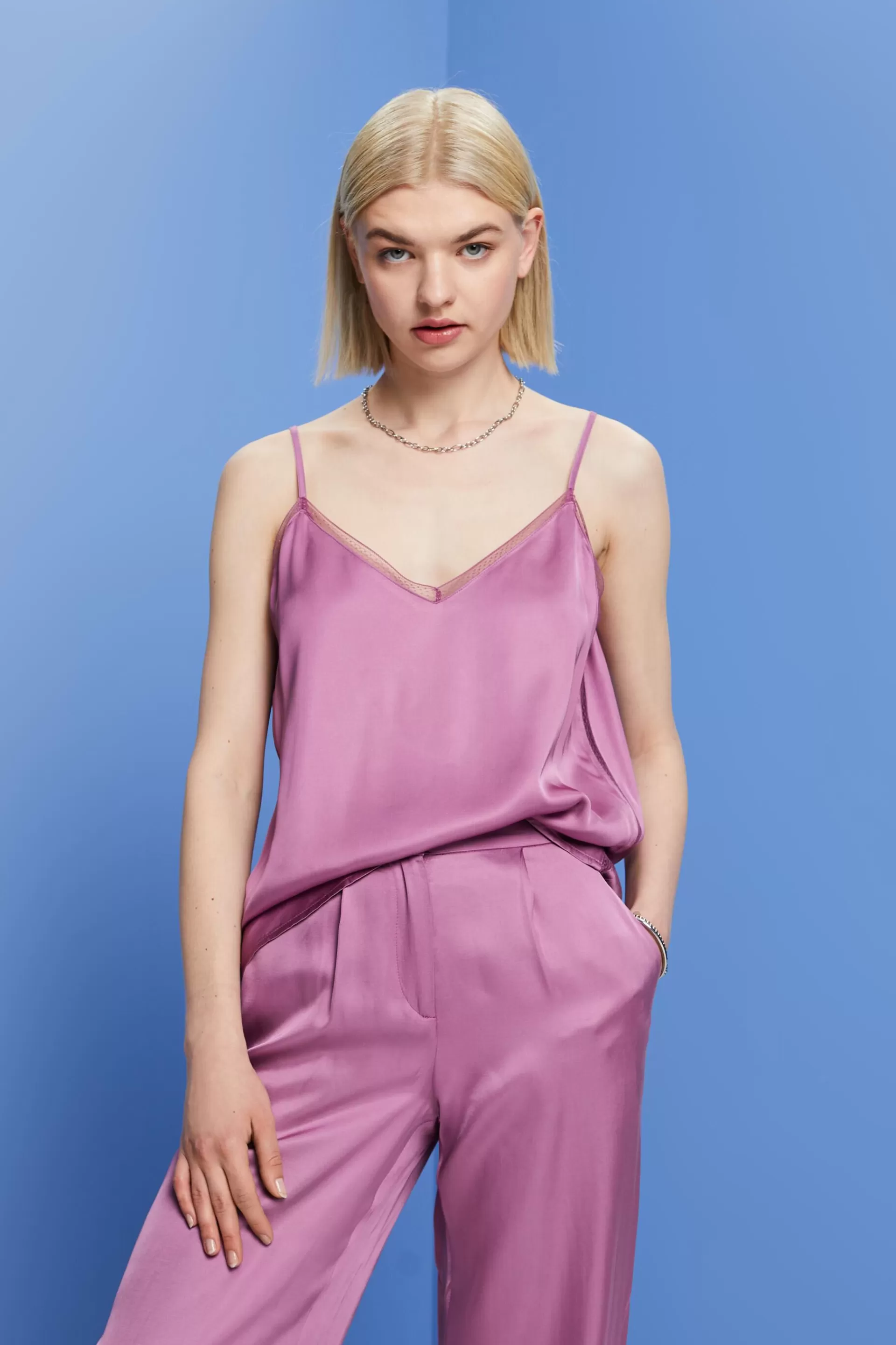 Satin-Camisole mit Spitzenbesatz, LENZING™ ECOVERO™-ESPRIT Sale