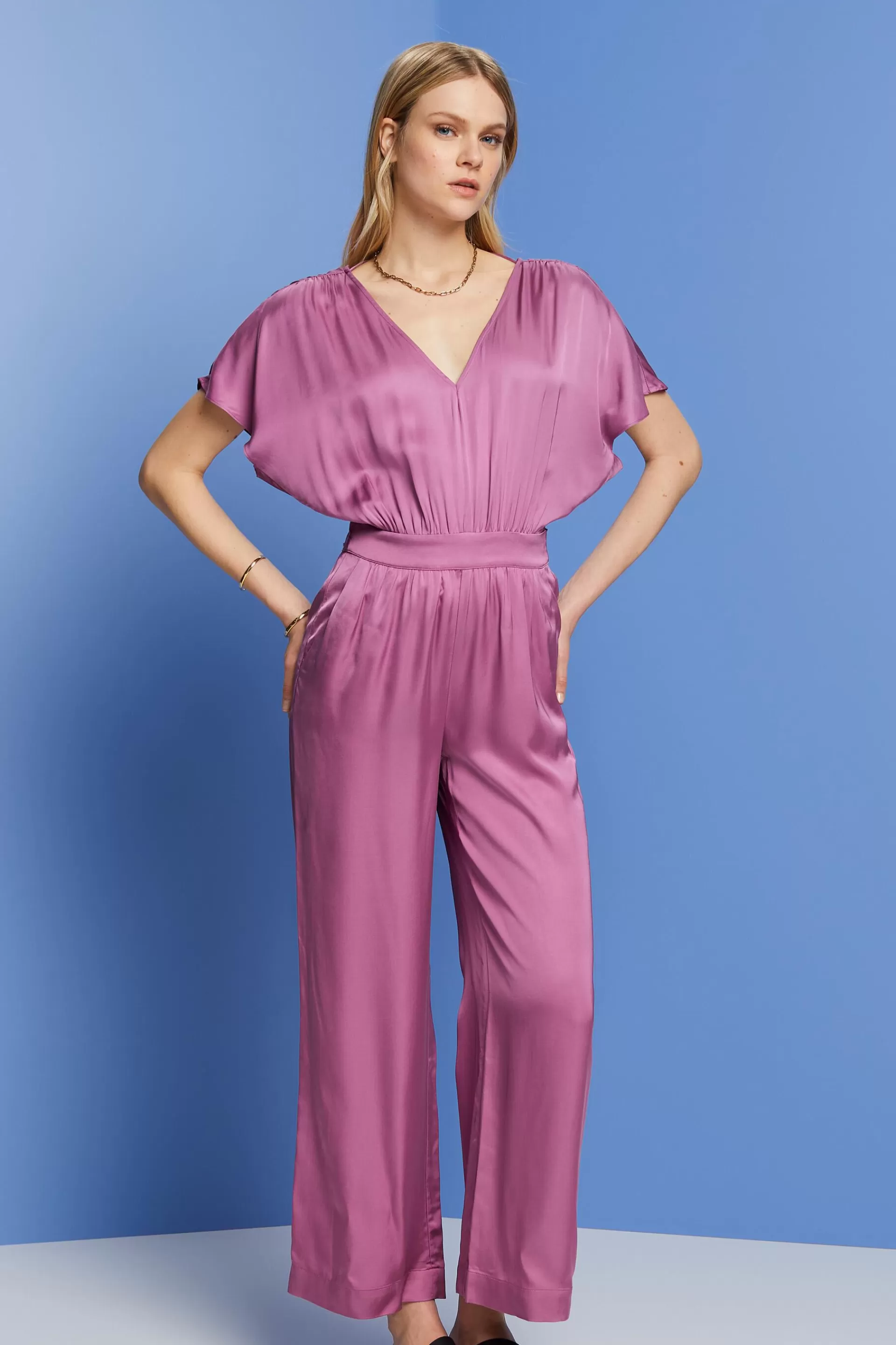Satin-Einteiler mit V-Ausschnitt-ESPRIT Online