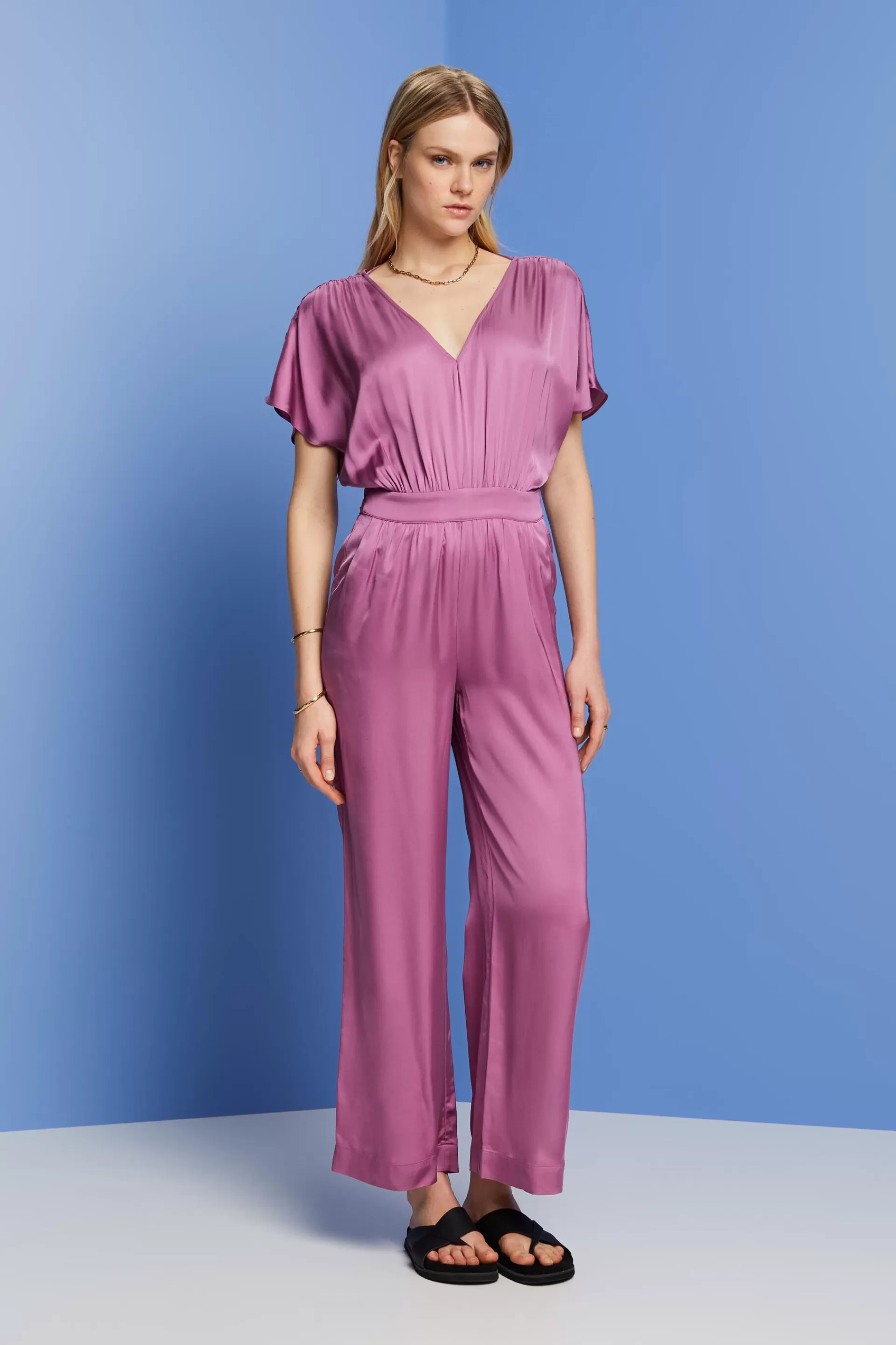 Satin-Einteiler mit V-Ausschnitt-ESPRIT Online