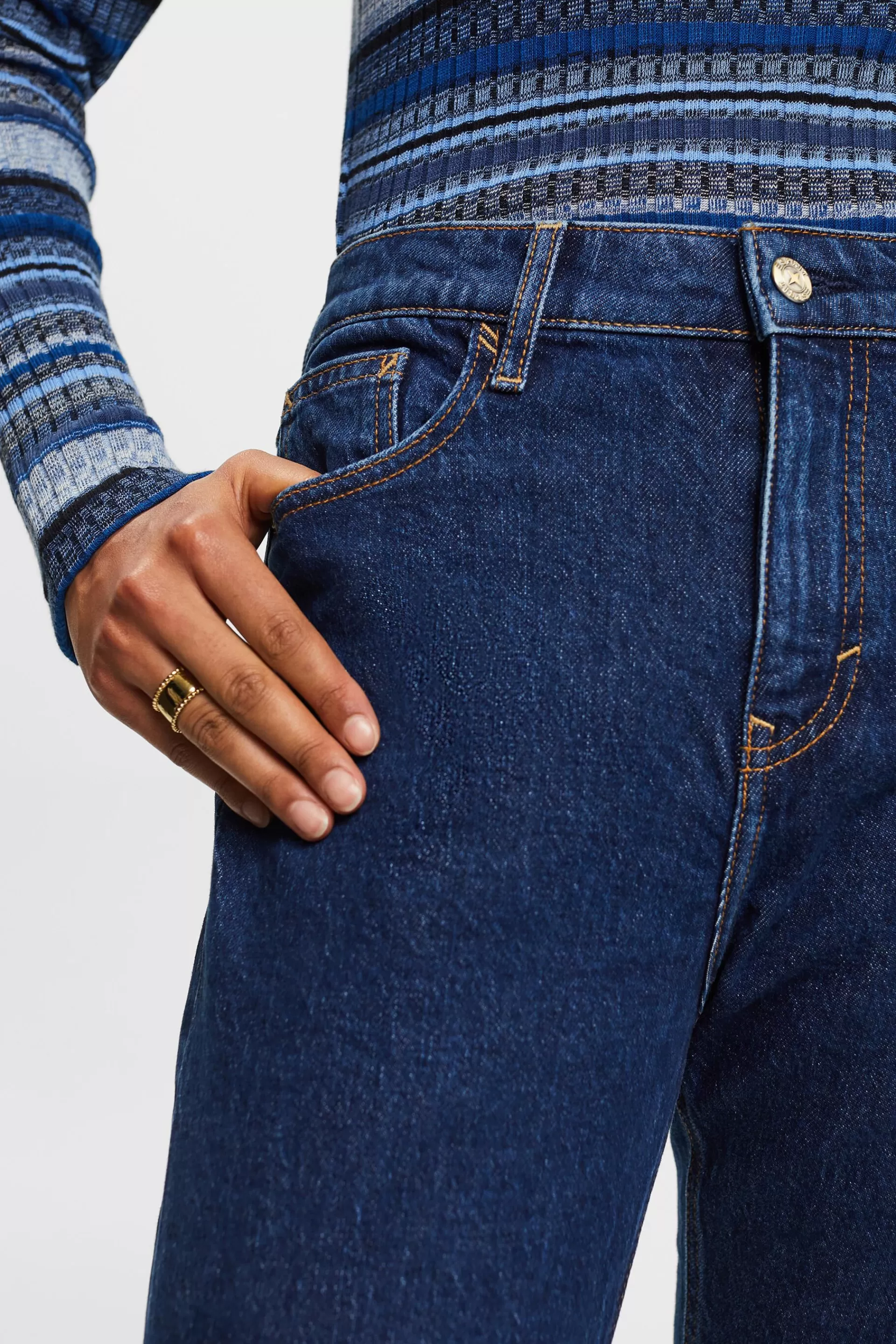 Schmal geschnittene Retro-Jeans mit hohem Bund-ESPRIT Store