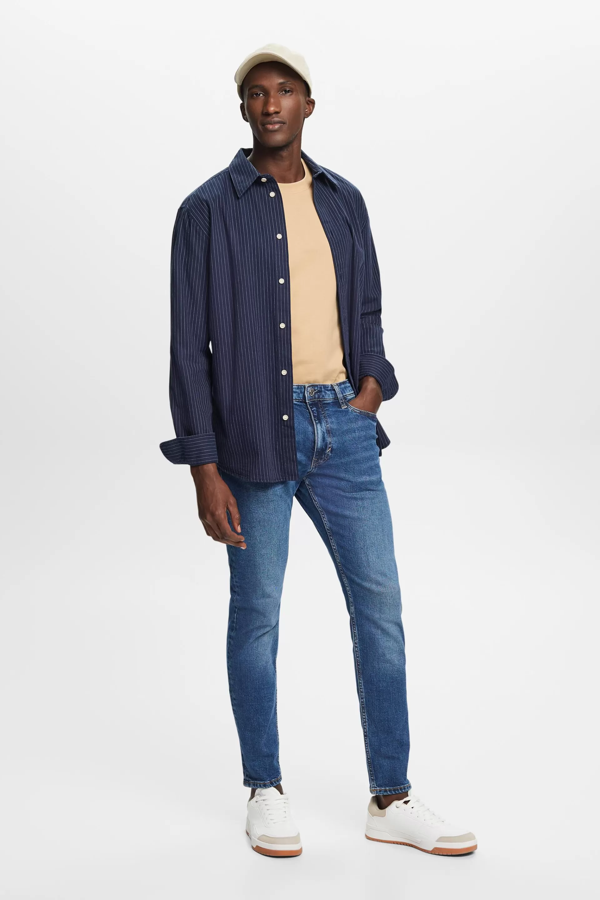 Schmal zulaufende Jeans mit recycelter Baumwolle-ESPRIT New