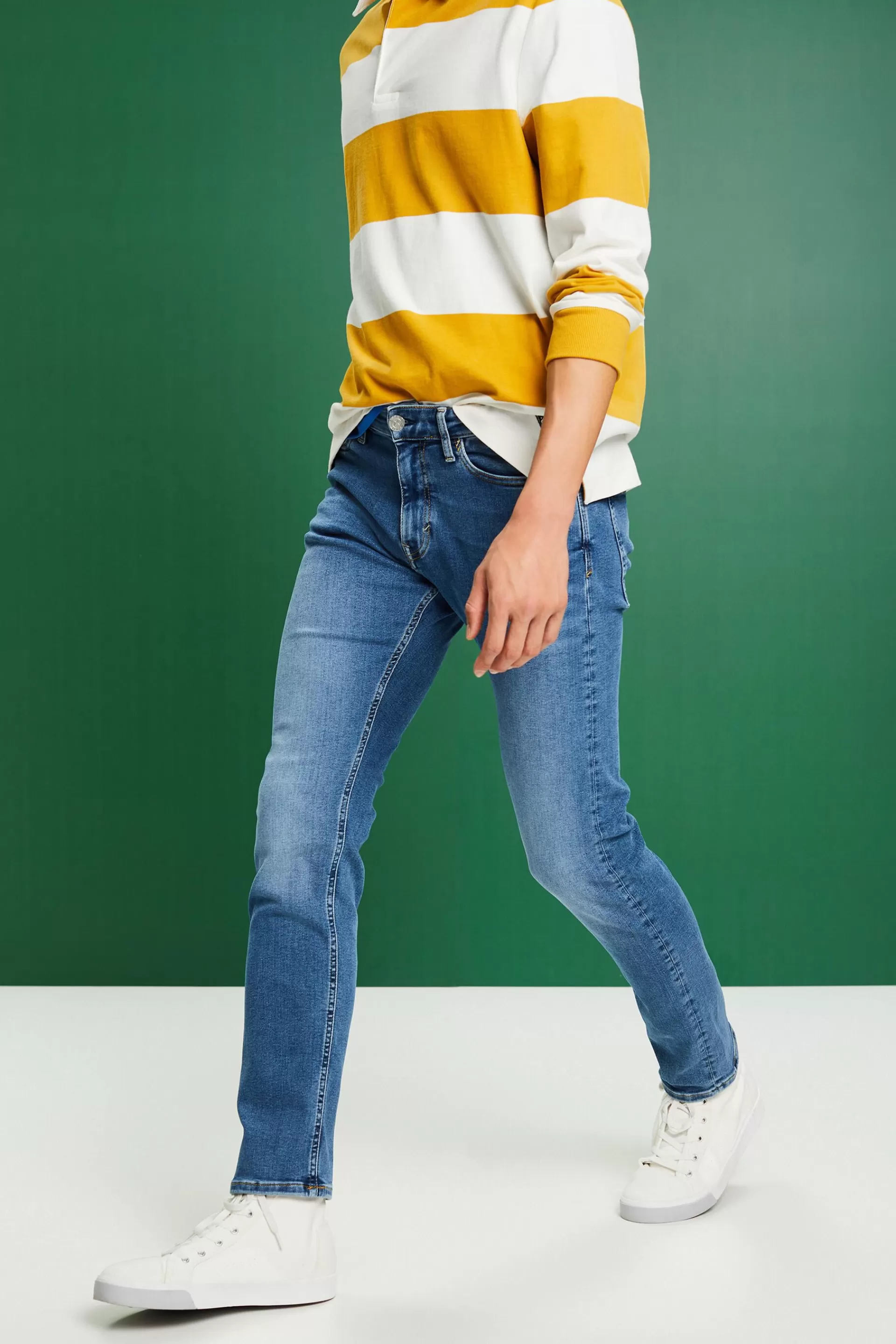 Schmale Jeans mit mittlerer Bundhöhe-ESPRIT Hot