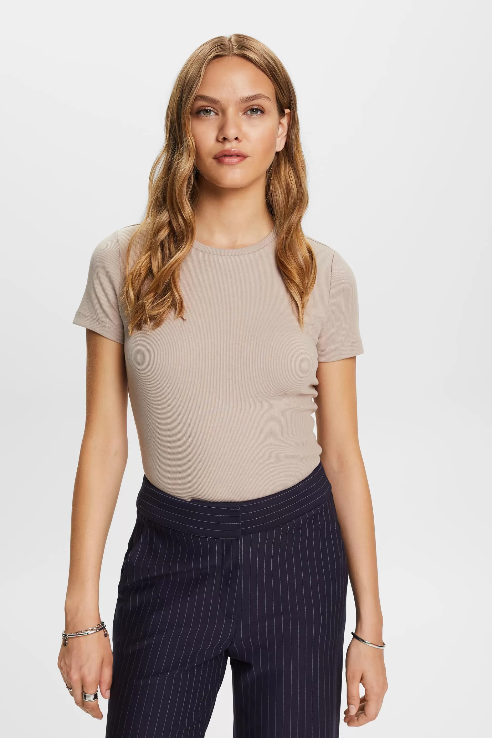 T-Shirt aus Baumwolljersey mit Rundhalsausschnitt-ESPRIT Outlet
