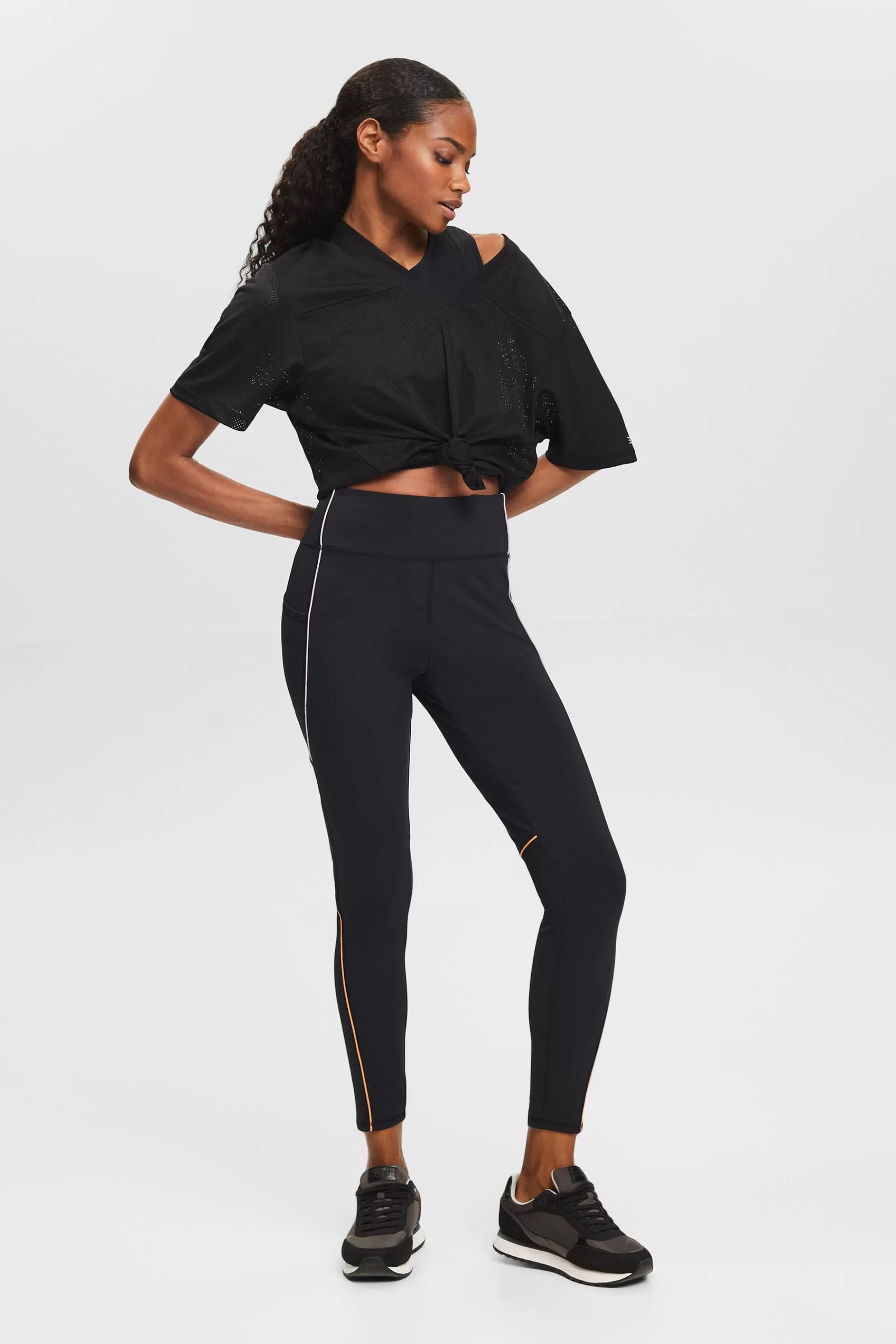 T-Shirt mit V-Ausschnitt und Lochmuster-ESPRIT Fashion